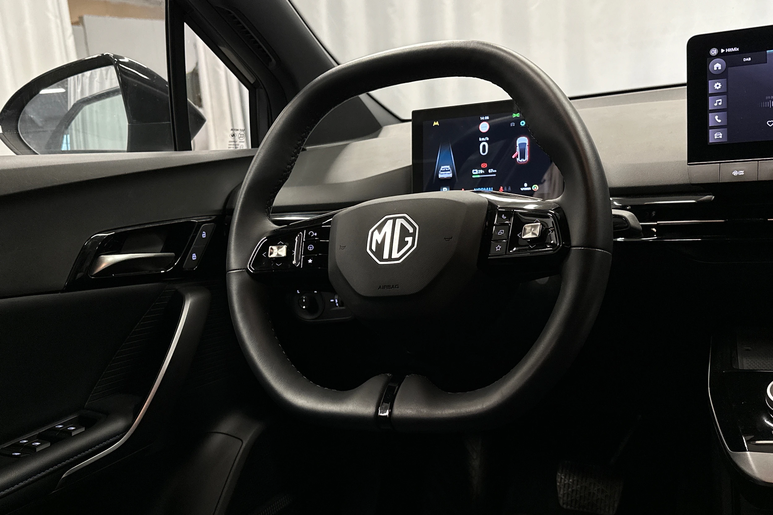 harmaa MG MG4 2023 kuva 13.