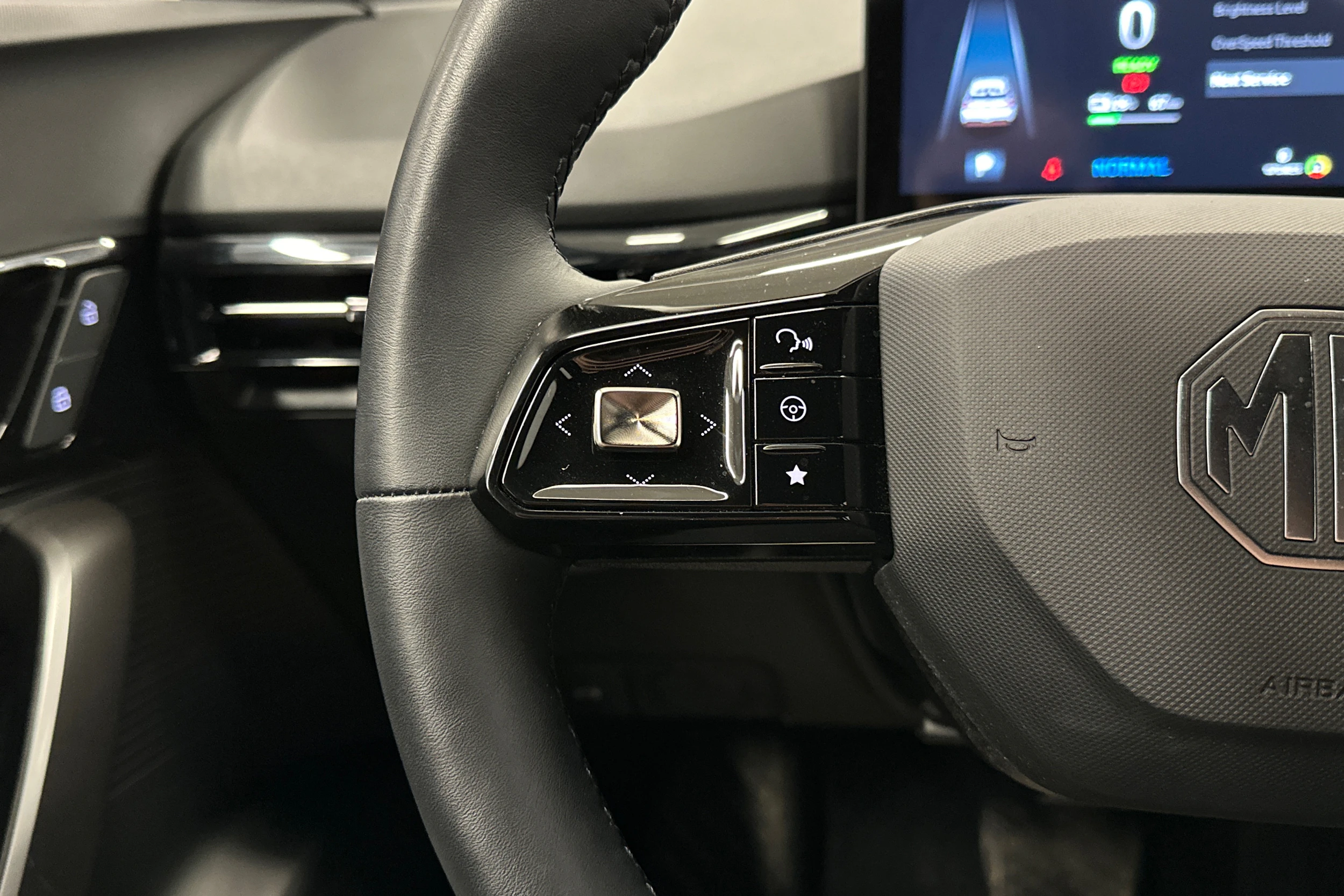 harmaa MG MG4 2023 kuva 14.