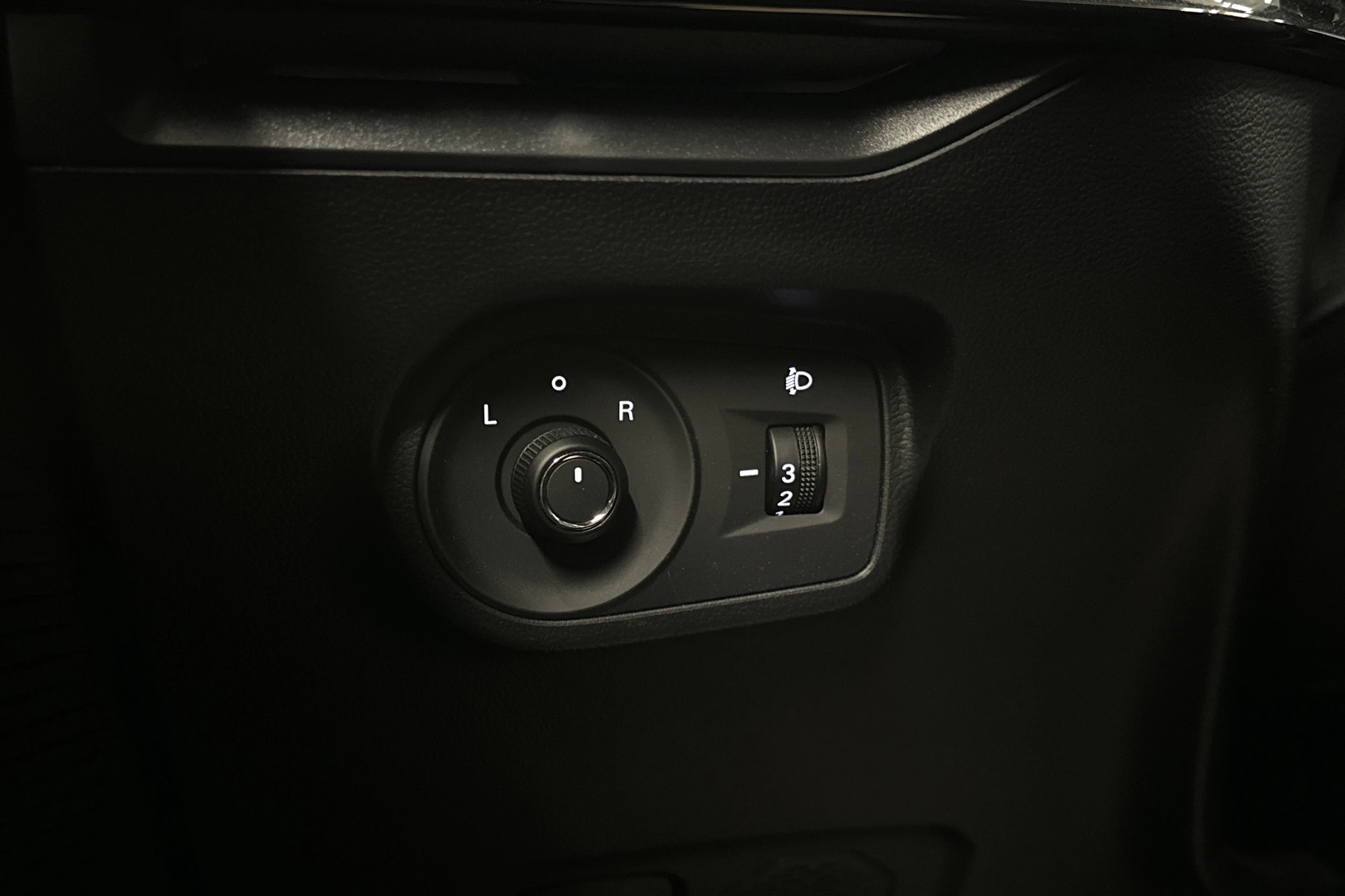 harmaa MG MG4 2023 kuva 16.