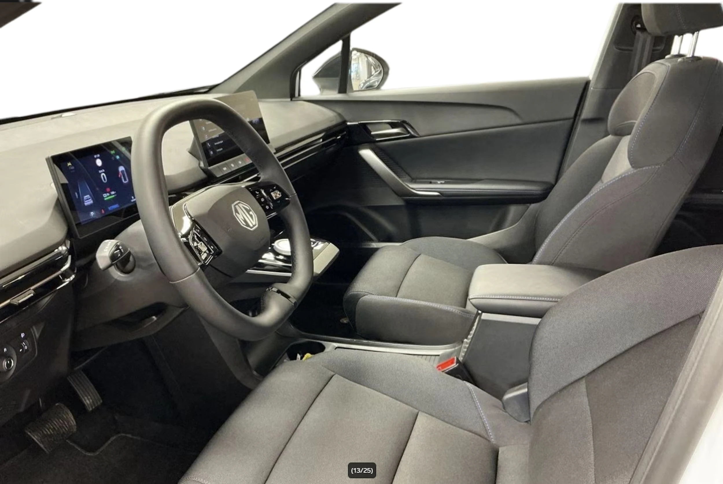valkoinen MG MG4 2024 kuva 3.