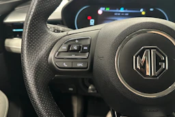 musta MG MG5 2022 kuva 15.