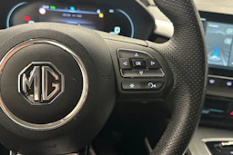 musta MG MG5 2022 kuva 16.