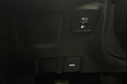 musta MG MG5 2022 kuva 18.