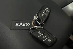musta MG MG5 2022 kuva 38.