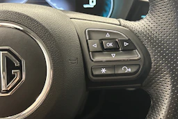 musta MG MG5 2022 kuva 16.