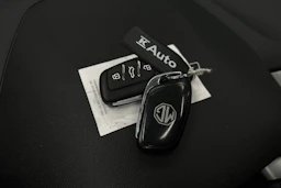 musta MG MG5 2022 kuva 31.
