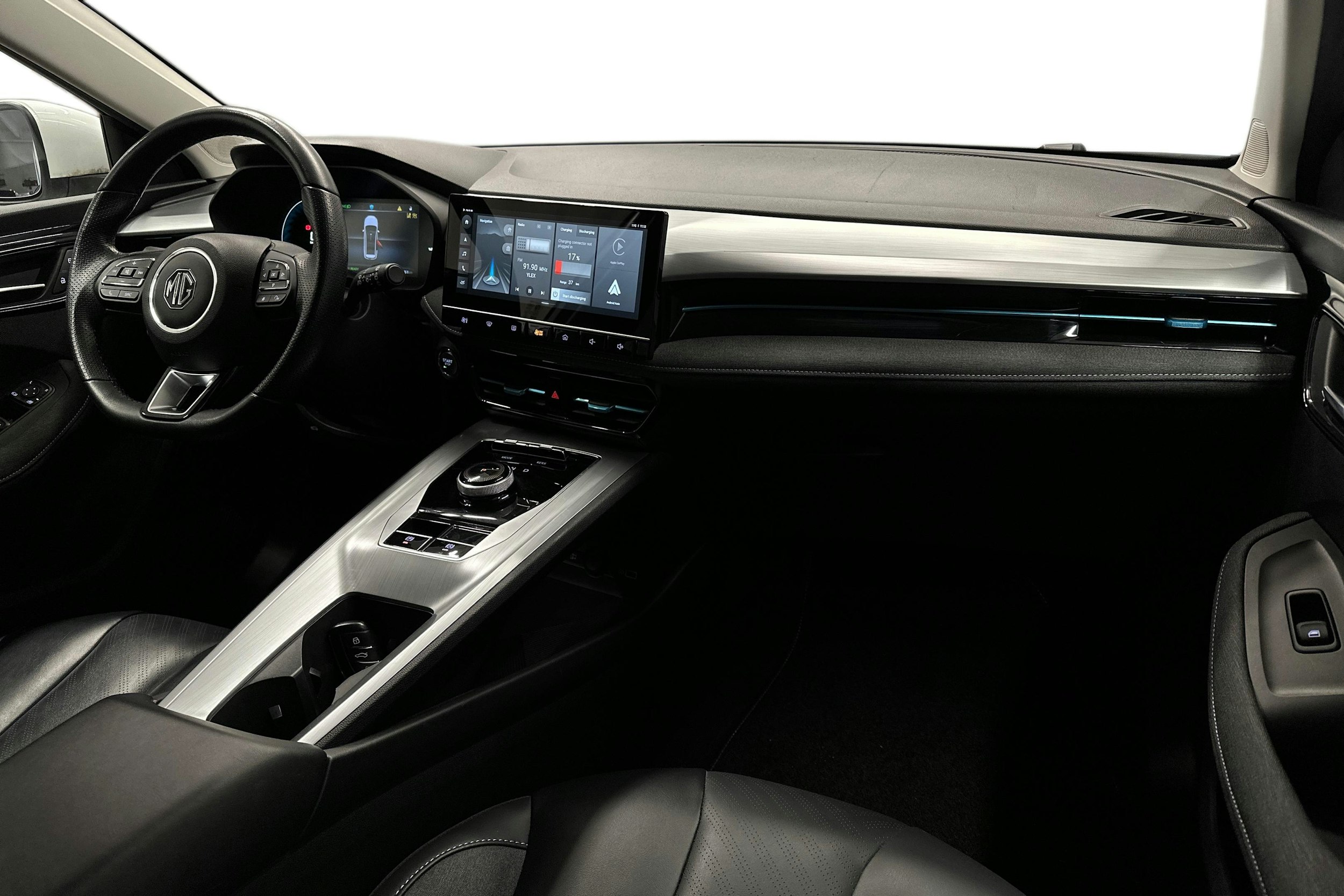 valkoinen MG MG5 2022 kuva 7.