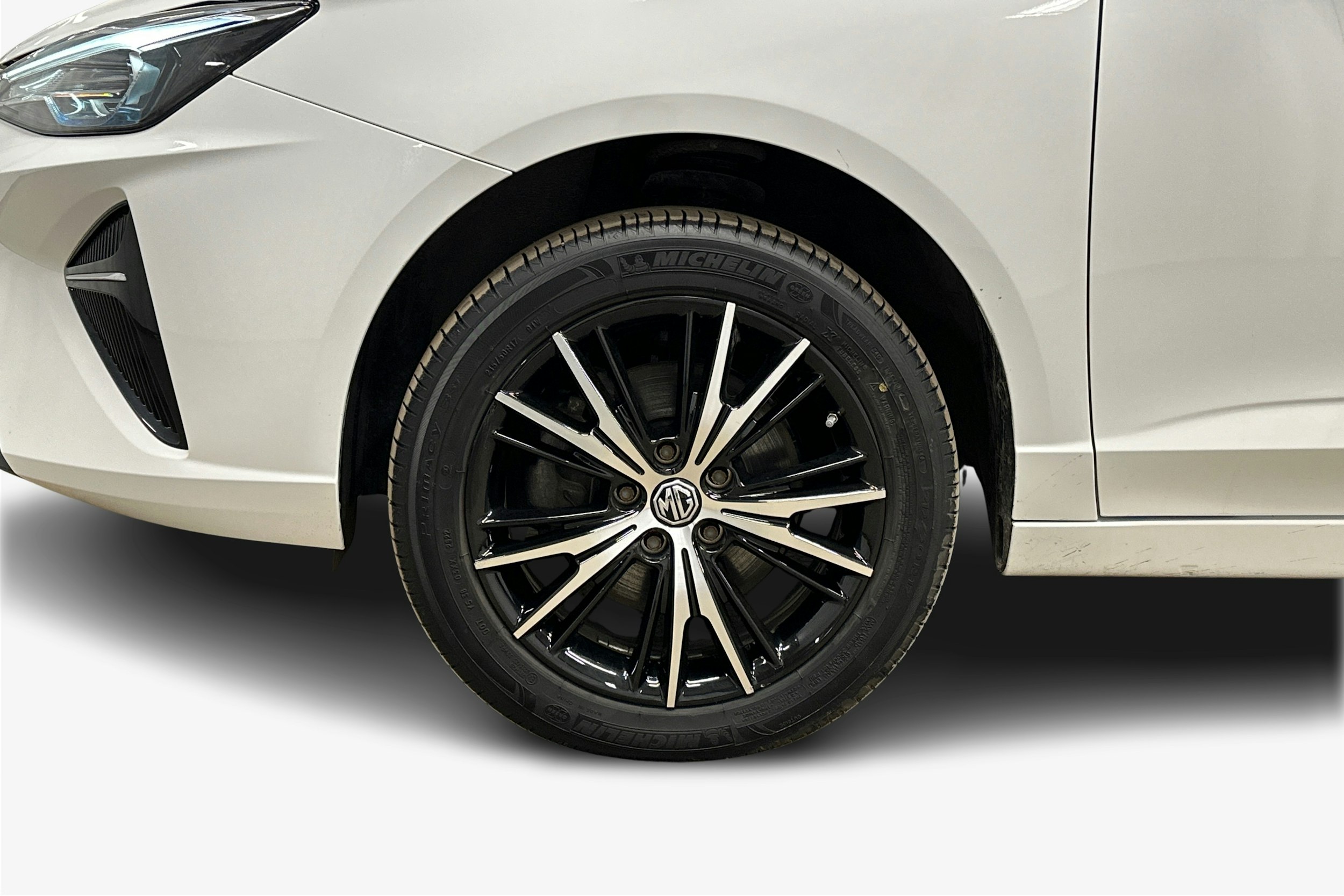 valkoinen MG MG5 2022 kuva 9.