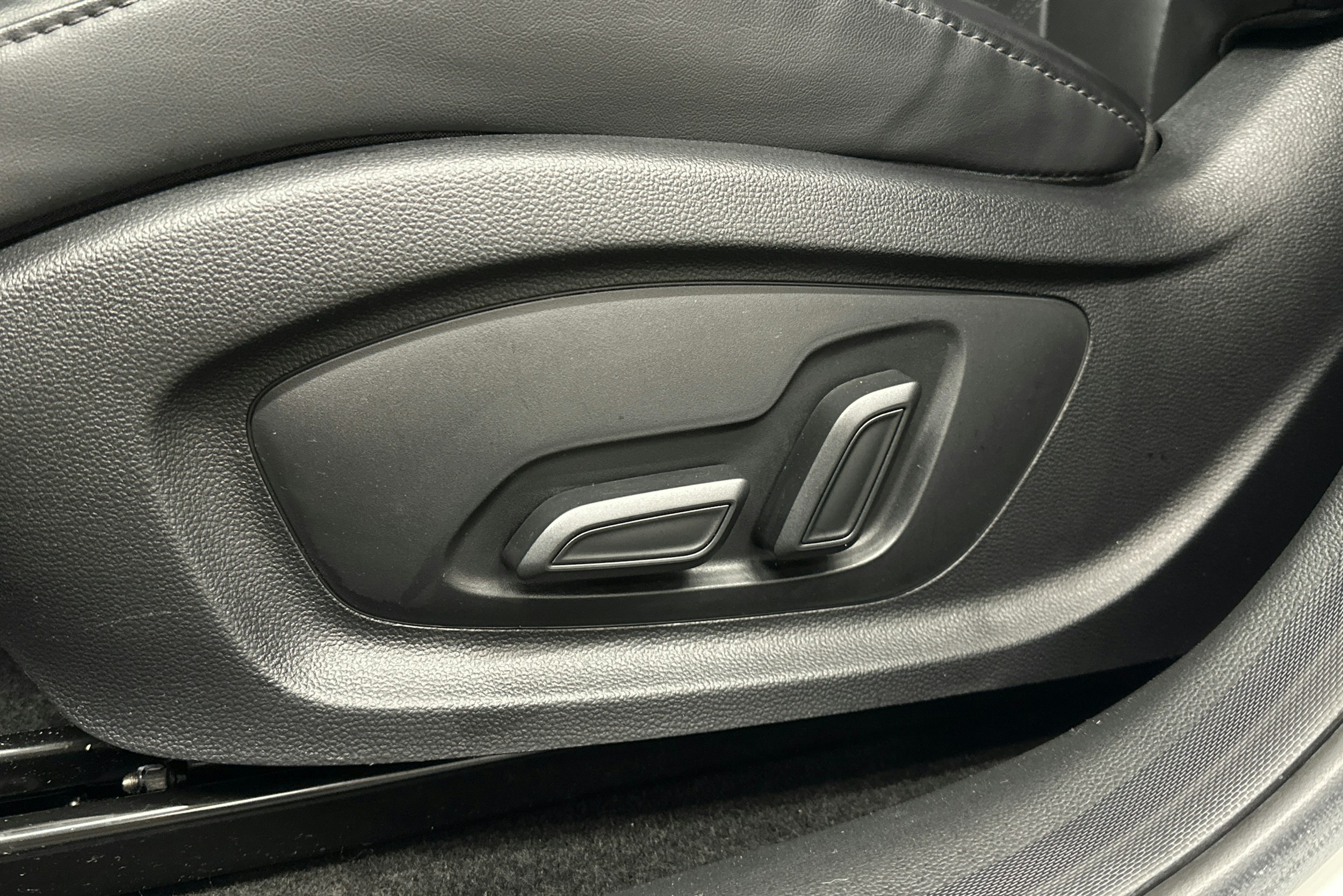 valkoinen MG MG5 2022 kuva 13.