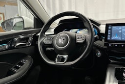 valkoinen MG MG5 2022 kuva 14.