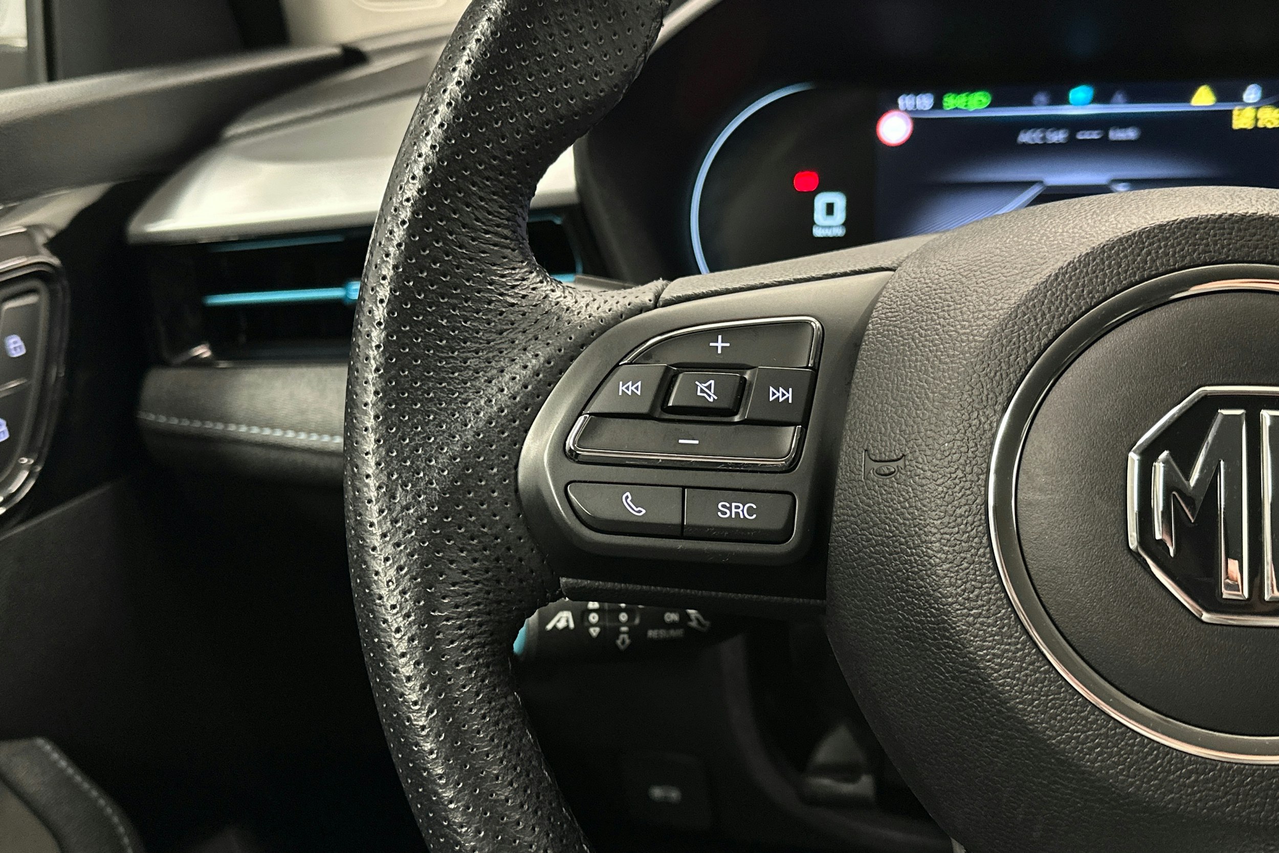 valkoinen MG MG5 2022 kuva 15.