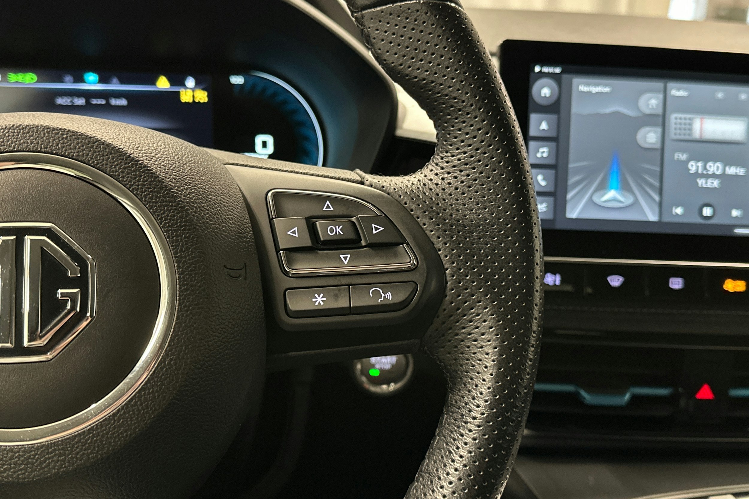 valkoinen MG MG5 2022 kuva 16.