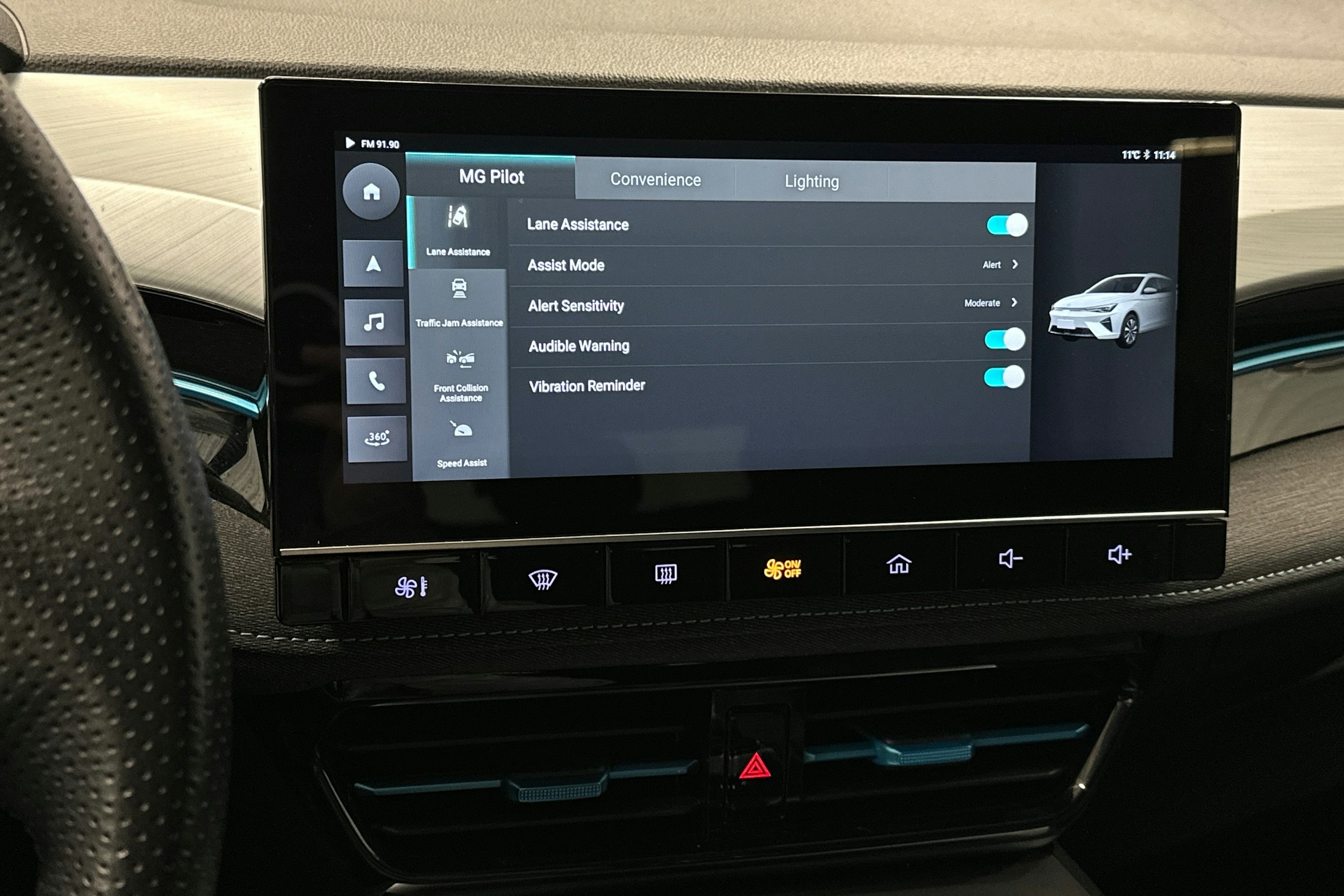 valkoinen MG MG5 2022 kuva 21.