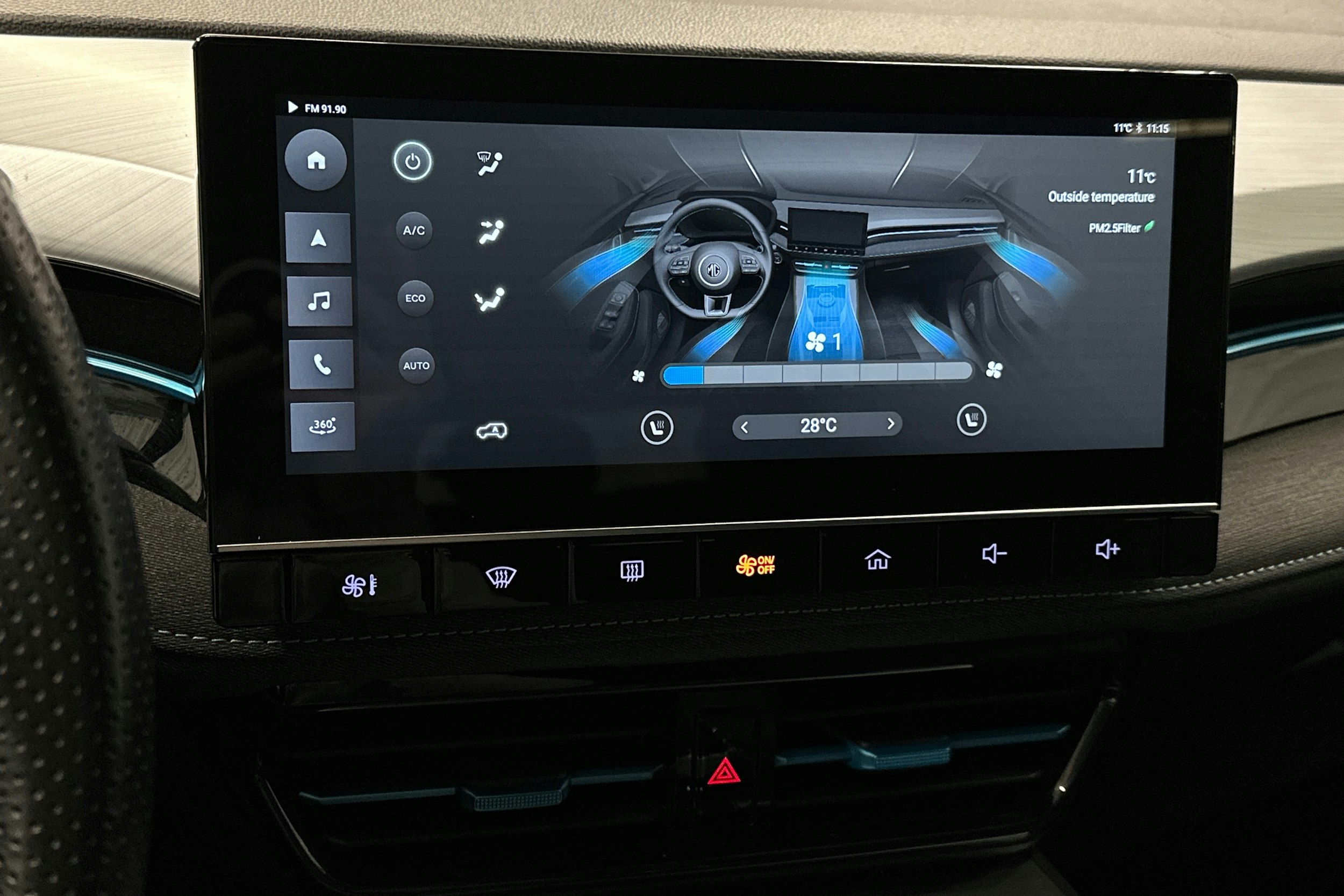 valkoinen MG MG5 2022 kuva 26.