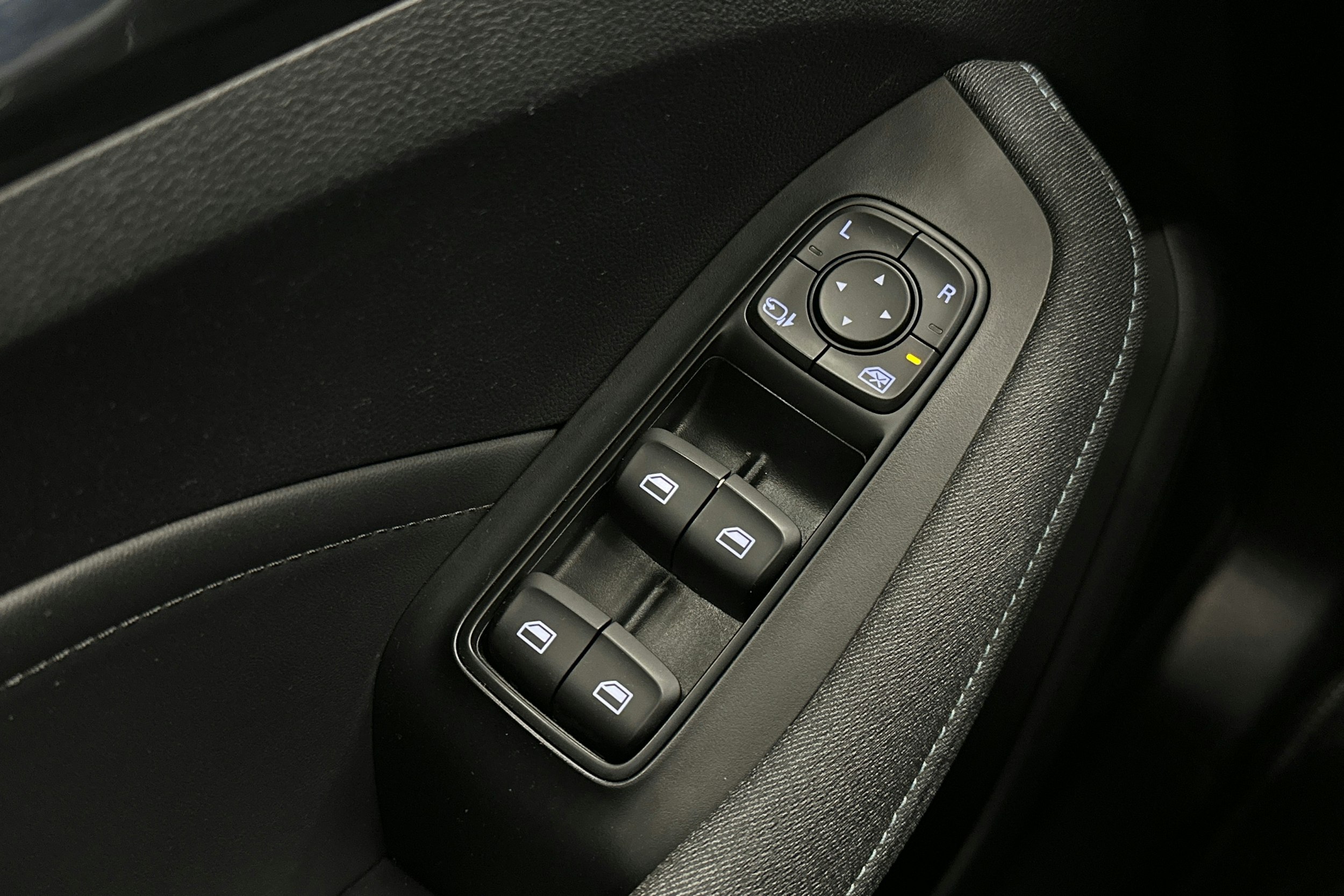 valkoinen MG MG5 2022 kuva 29.