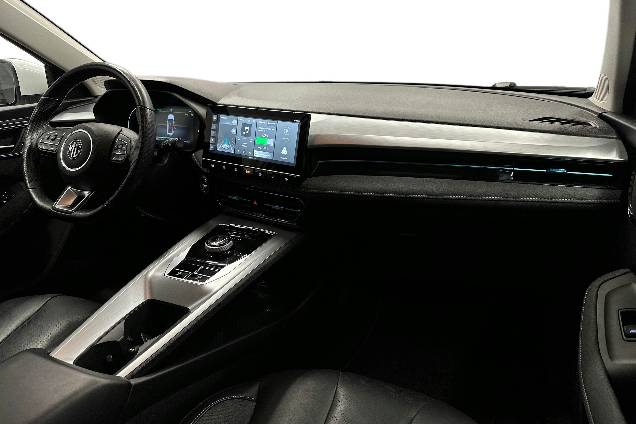 valkoinen MG MG5 2022 kuva 7.