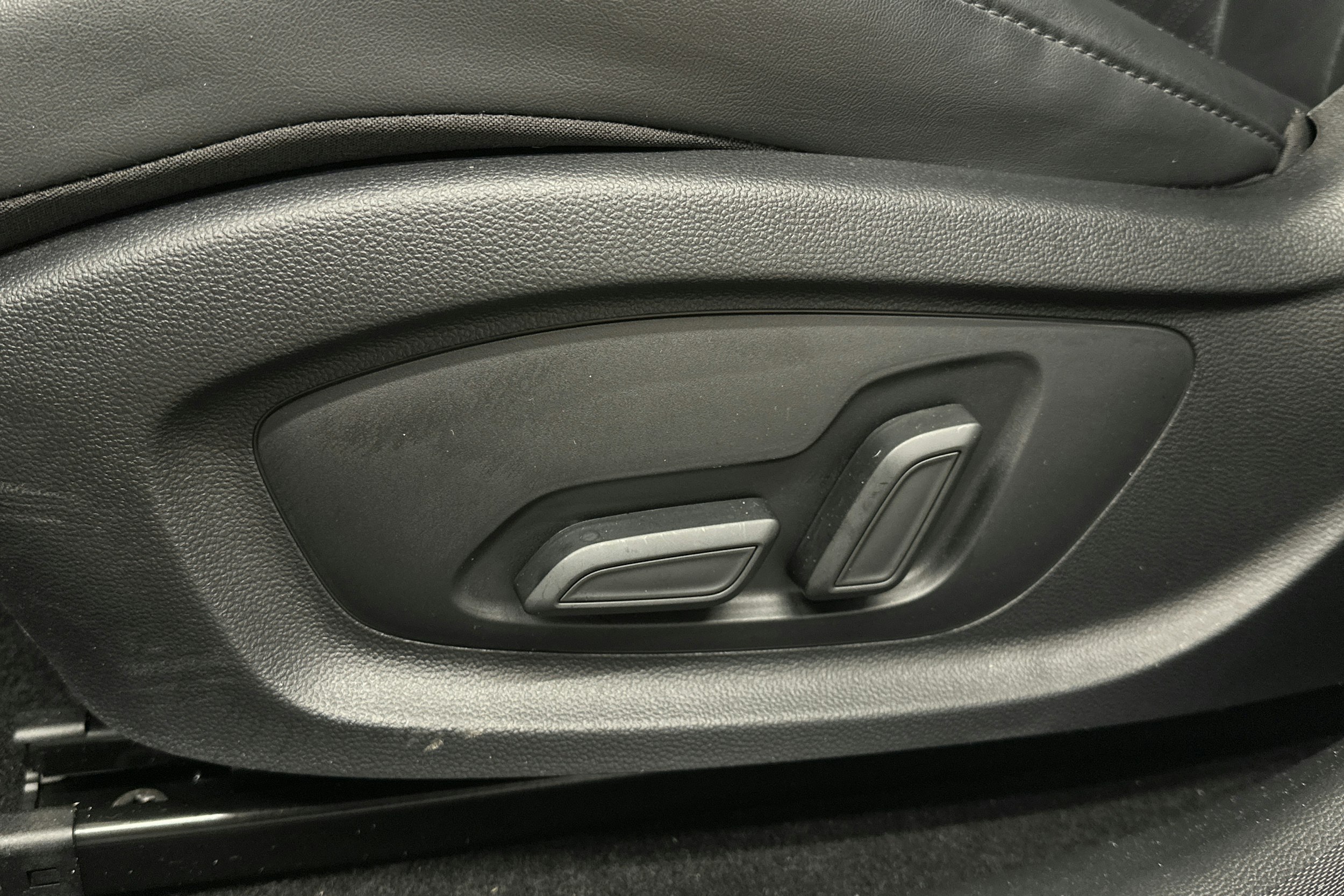 valkoinen MG MG5 2022 kuva 13.