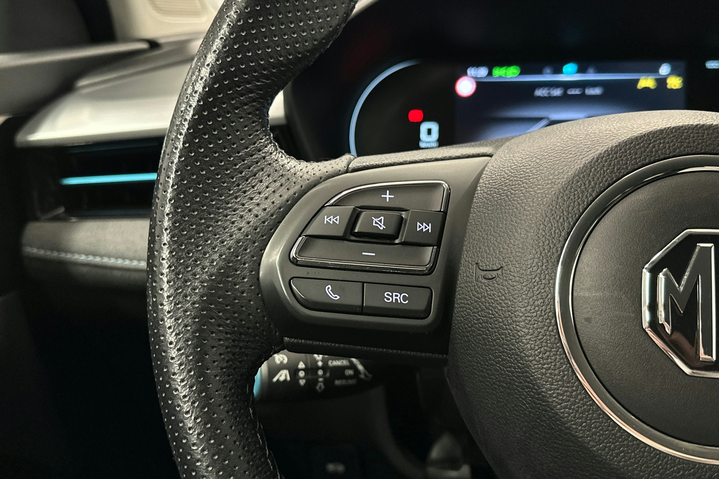 valkoinen MG MG5 2022 kuva 15.