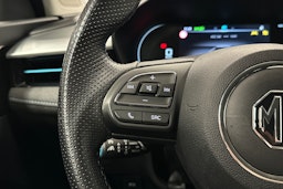 valkoinen MG MG5 2022 kuva 15.