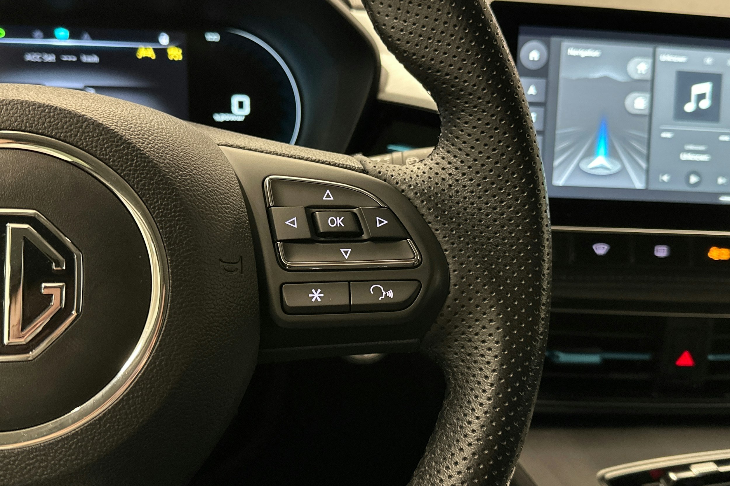 valkoinen MG MG5 2022 kuva 16.