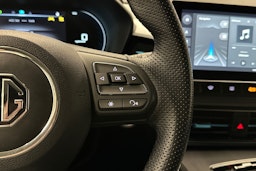 valkoinen MG MG5 2022 kuva 16.