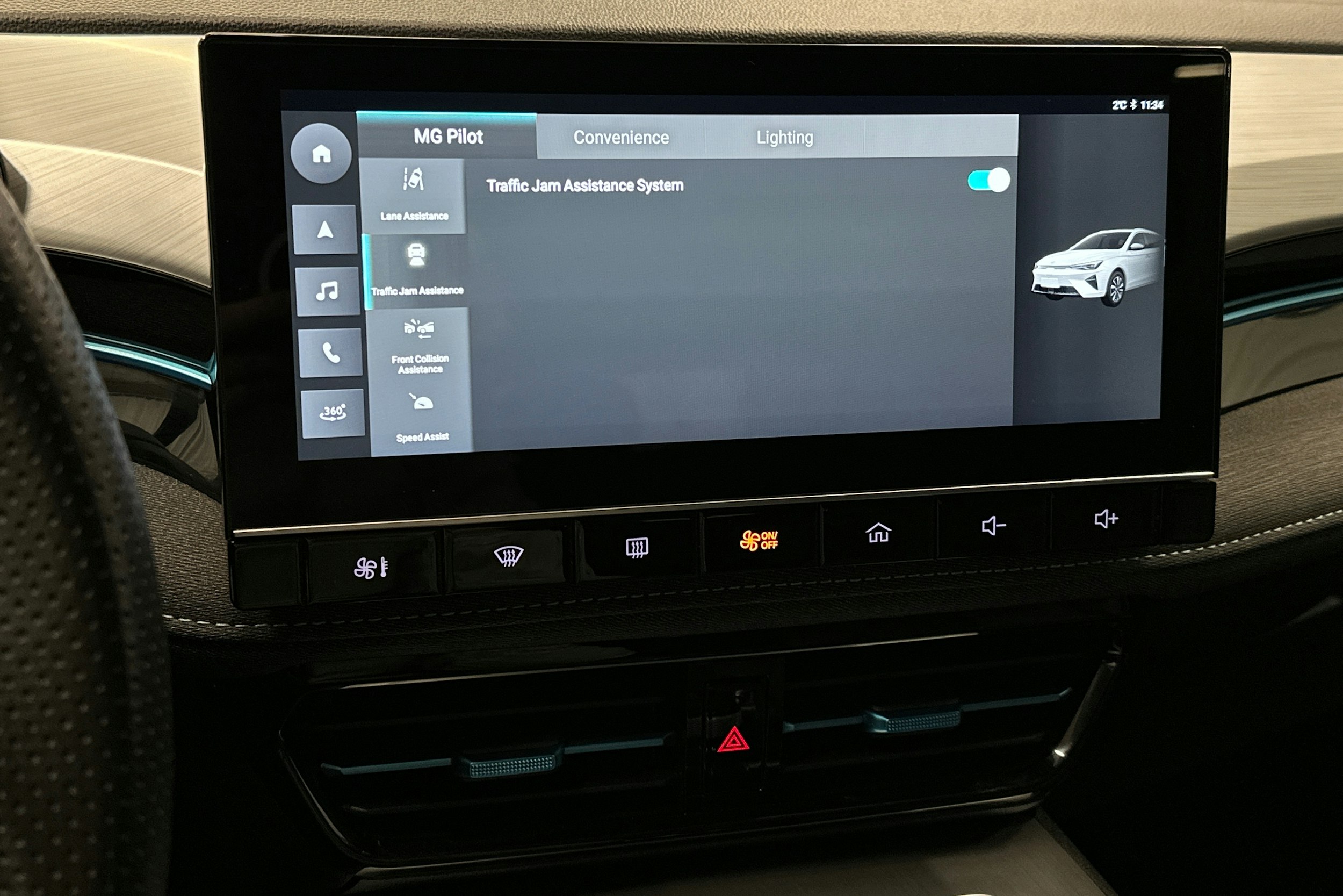 valkoinen MG MG5 2022 kuva 23.