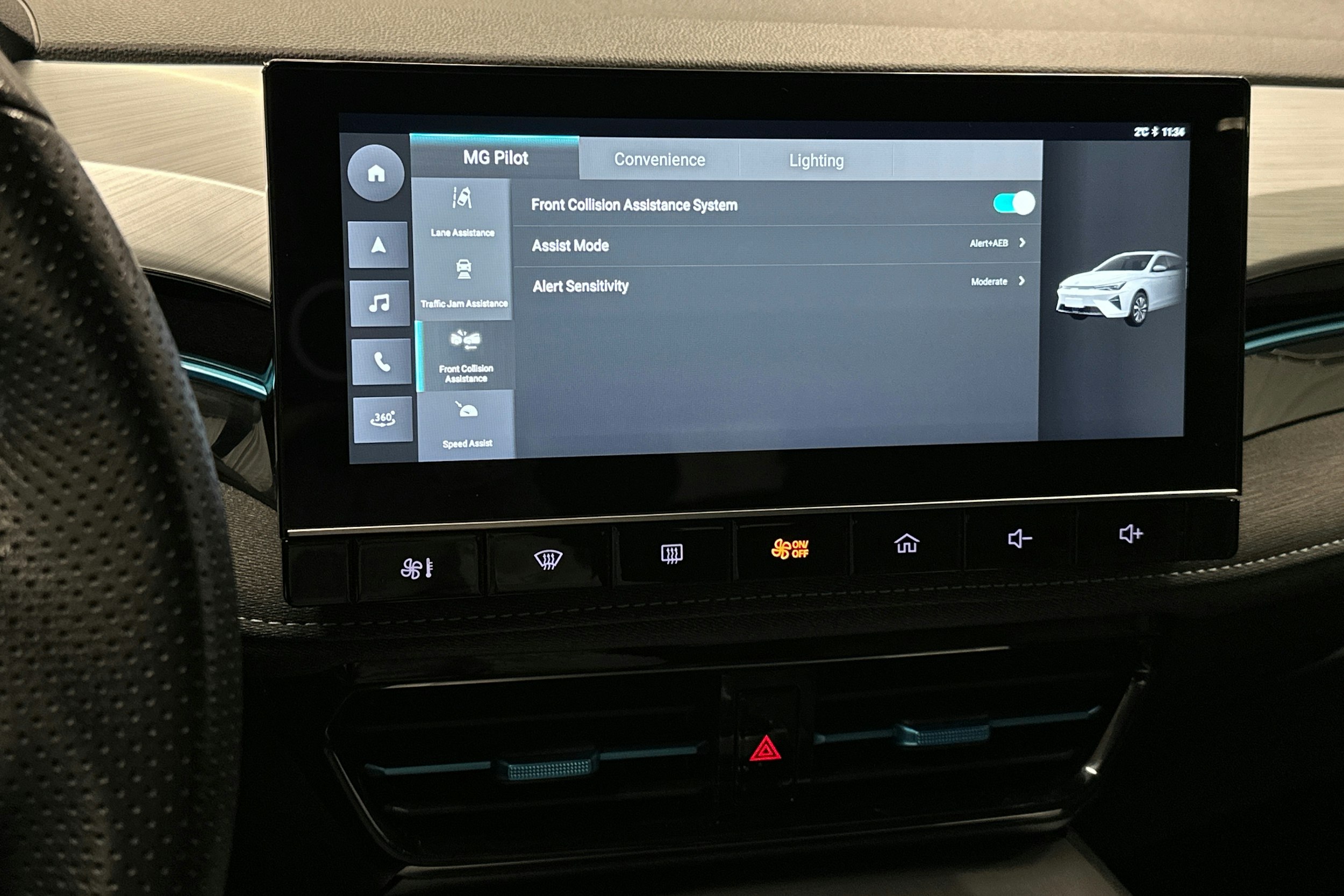 valkoinen MG MG5 2022 kuva 24.