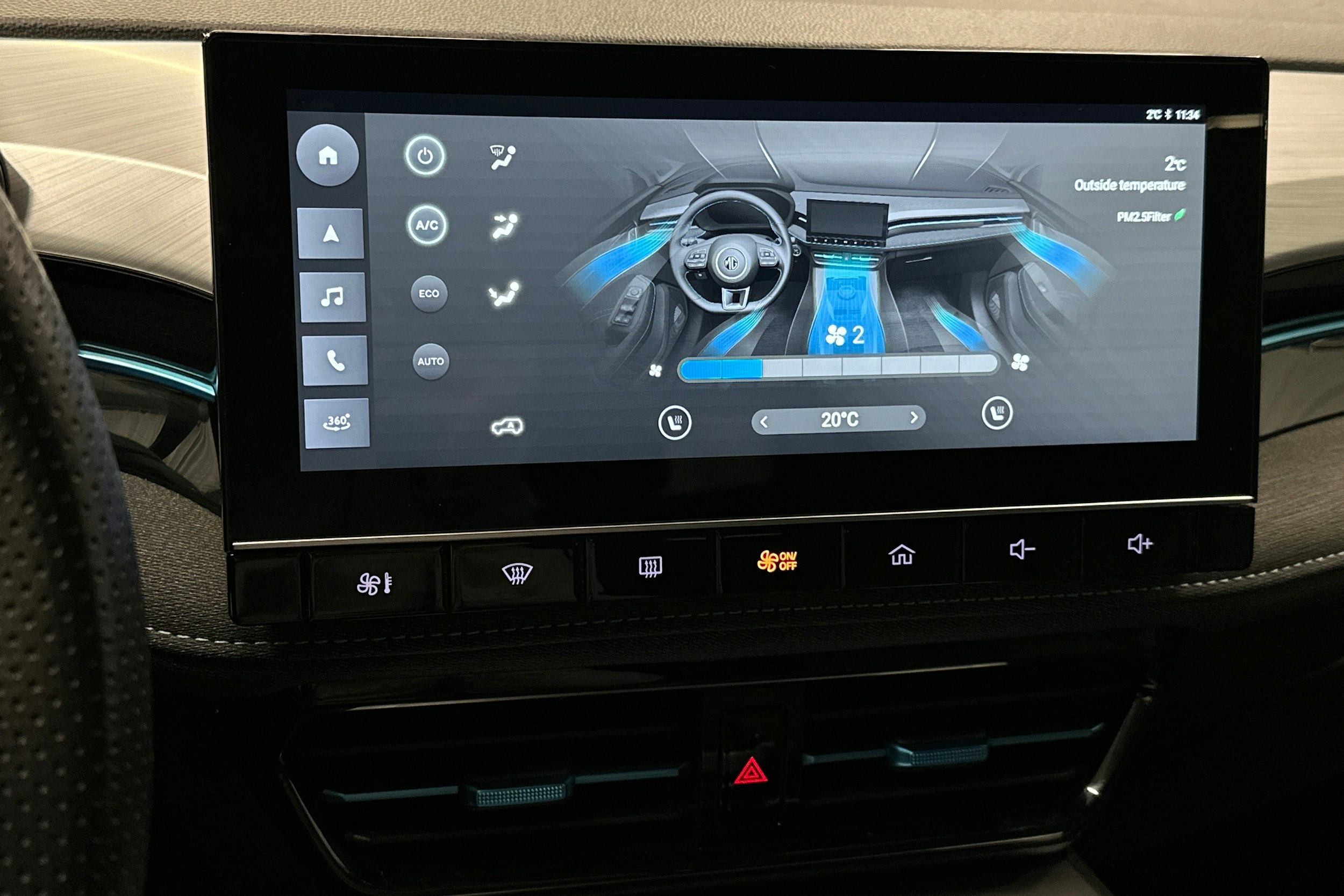 valkoinen MG MG5 2022 kuva 26.