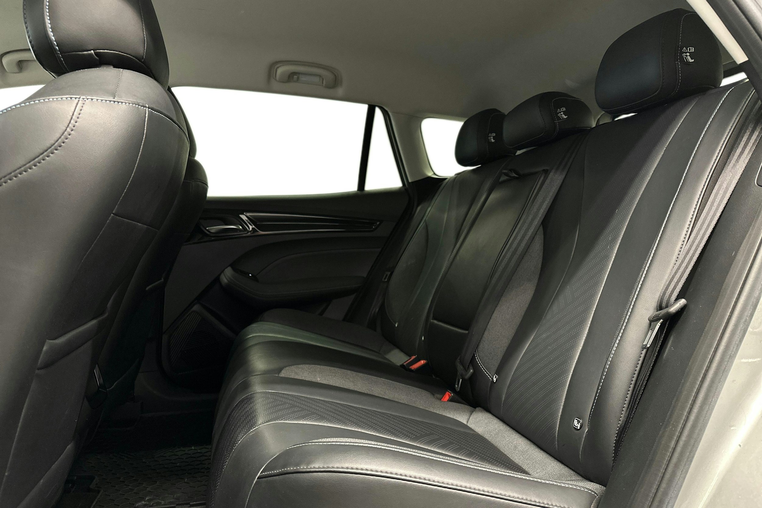 harmaa MG MG5 2022 kuva 10.