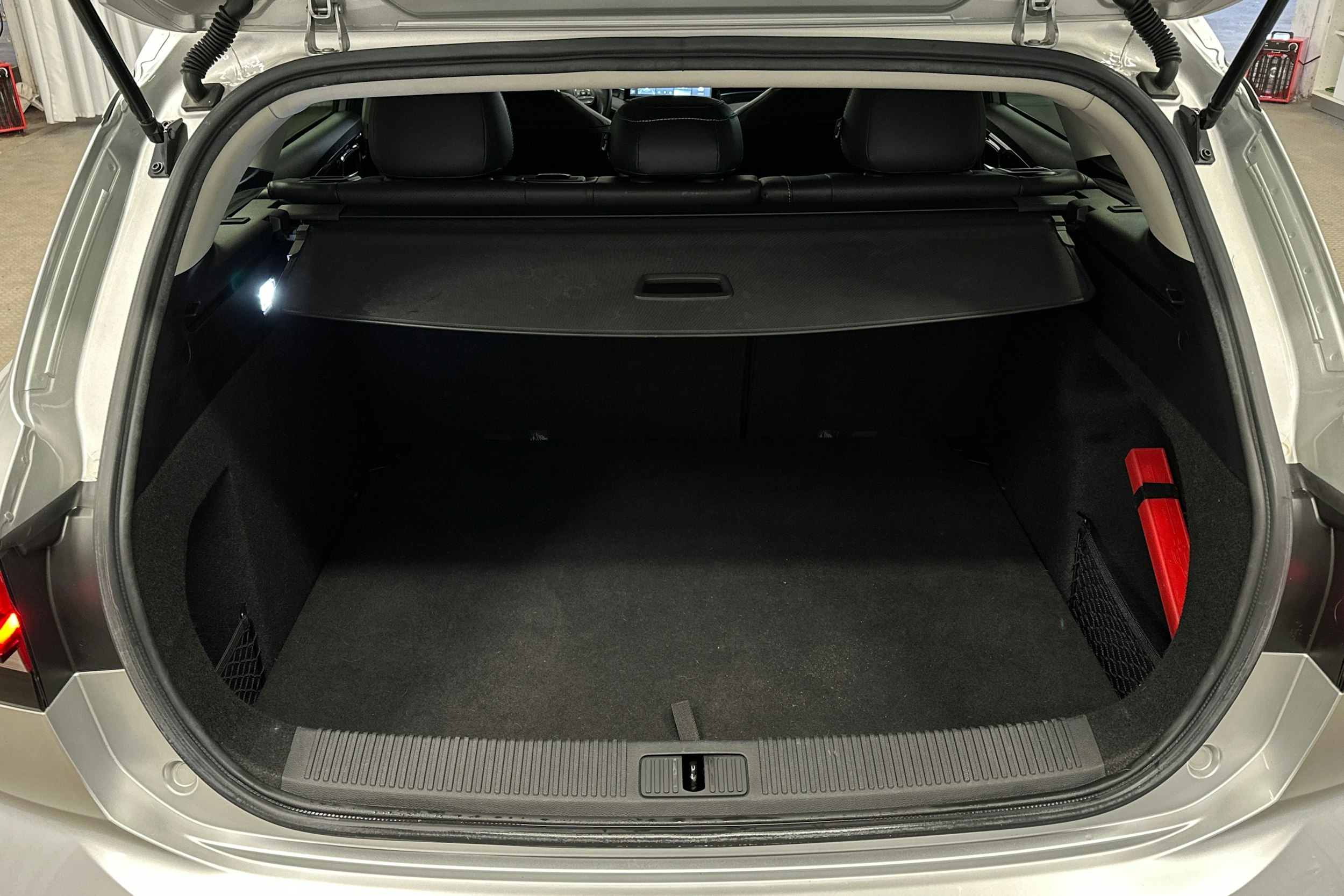 harmaa MG MG5 2022 kuva 14.