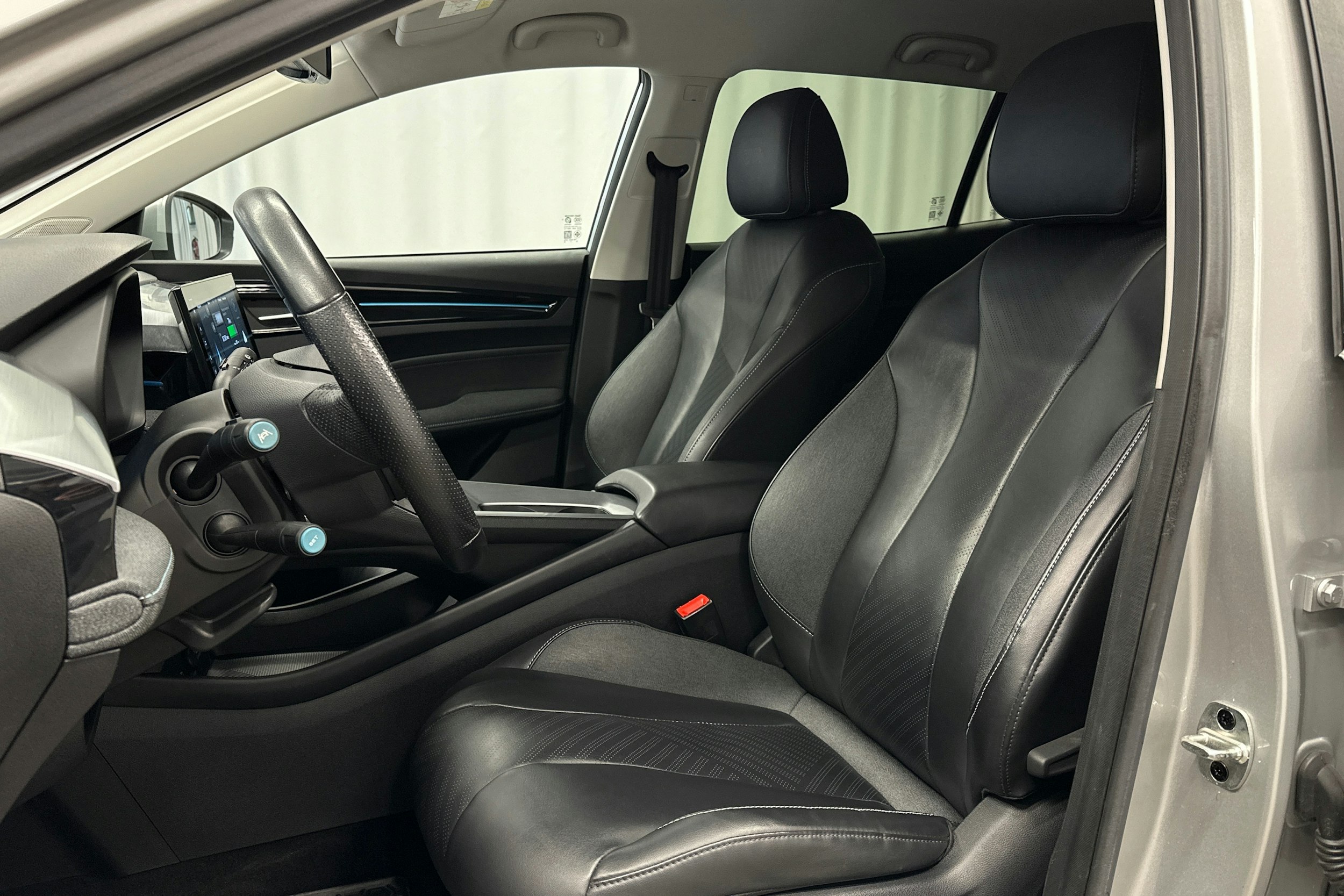 harmaa MG MG5 2022 kuva 15.