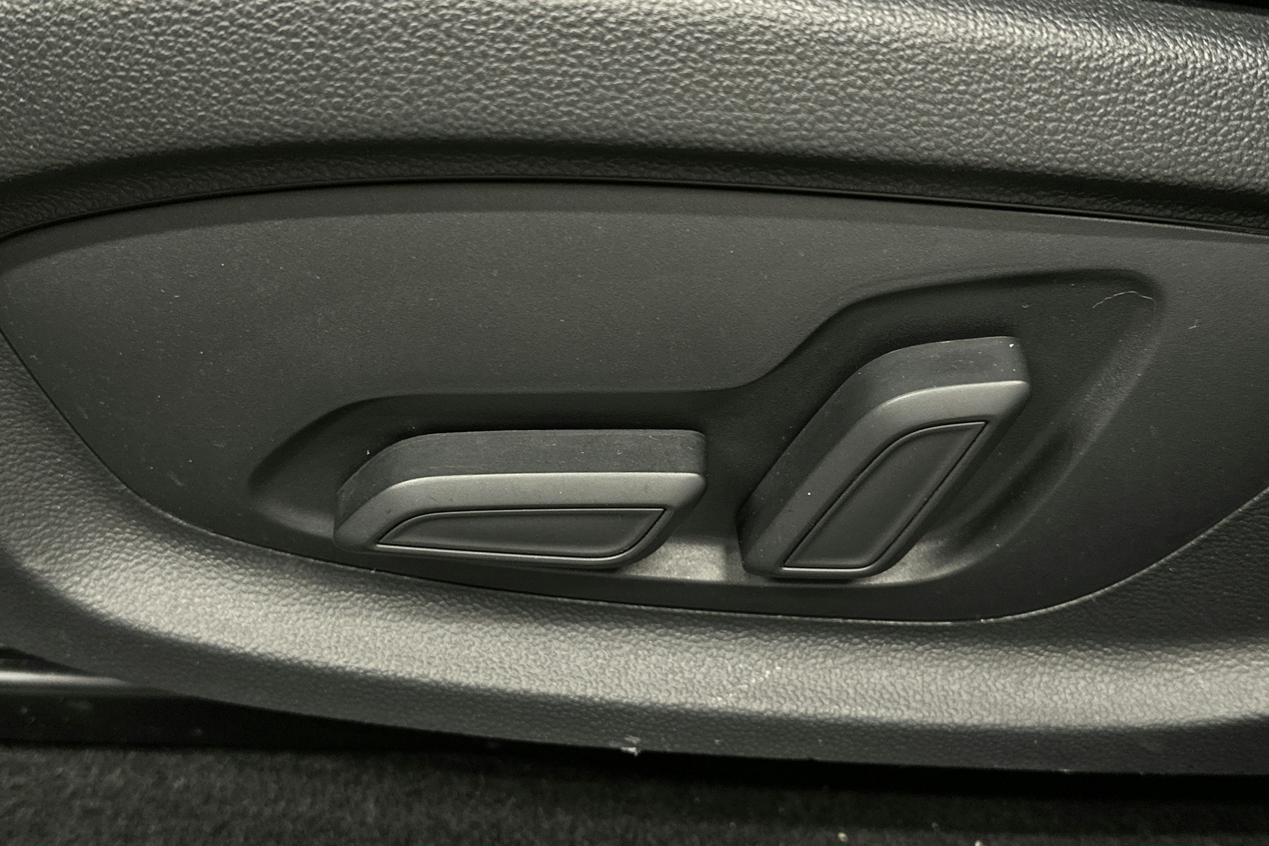 harmaa MG MG5 2022 kuva 16.