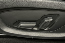 harmaa MG MG5 2022 kuva 16.