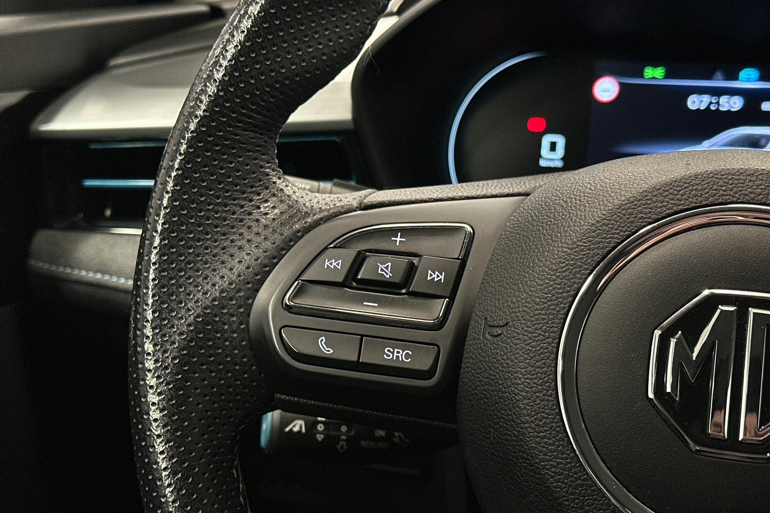 harmaa MG MG5 2022 kuva 18.