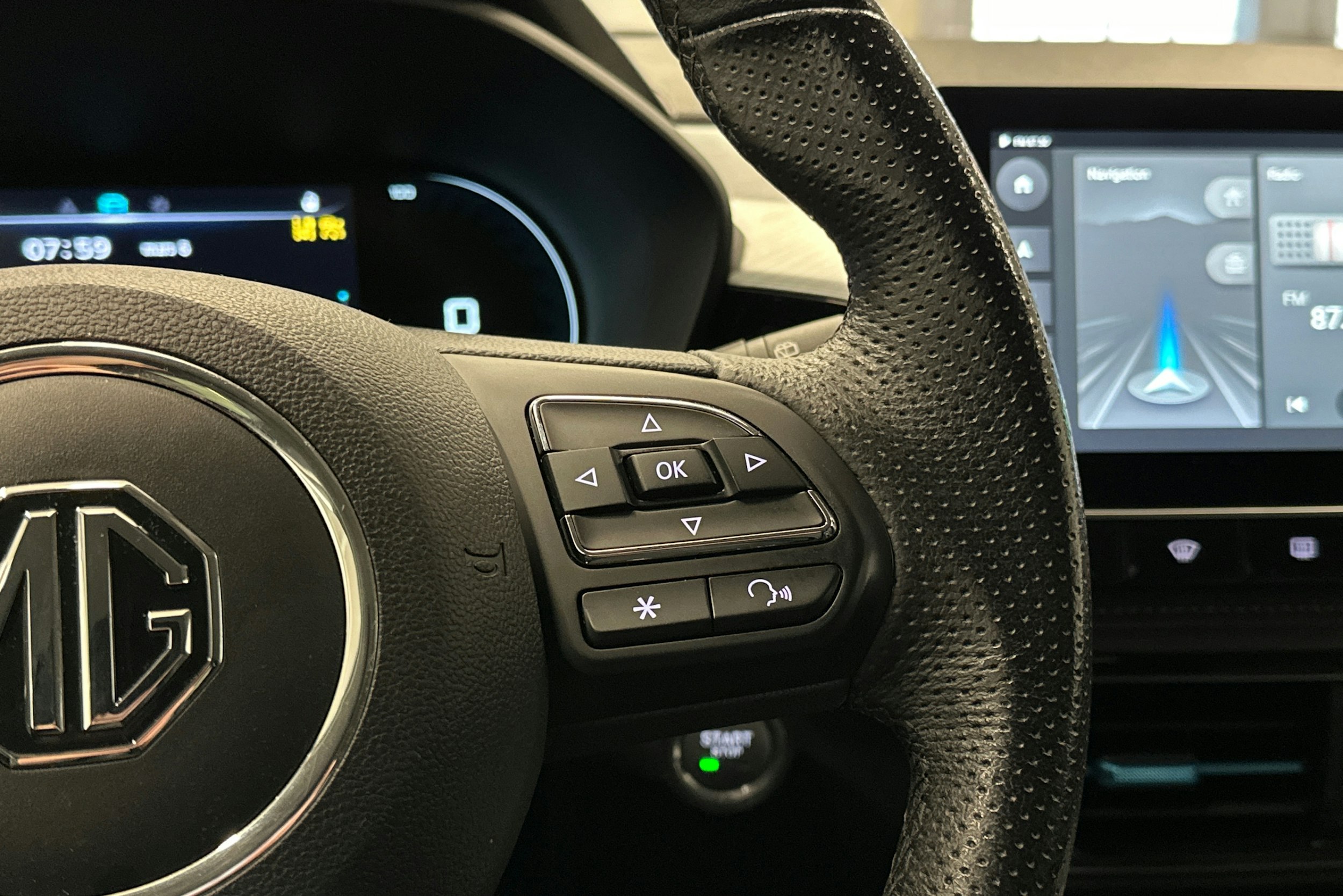 harmaa MG MG5 2022 kuva 19.