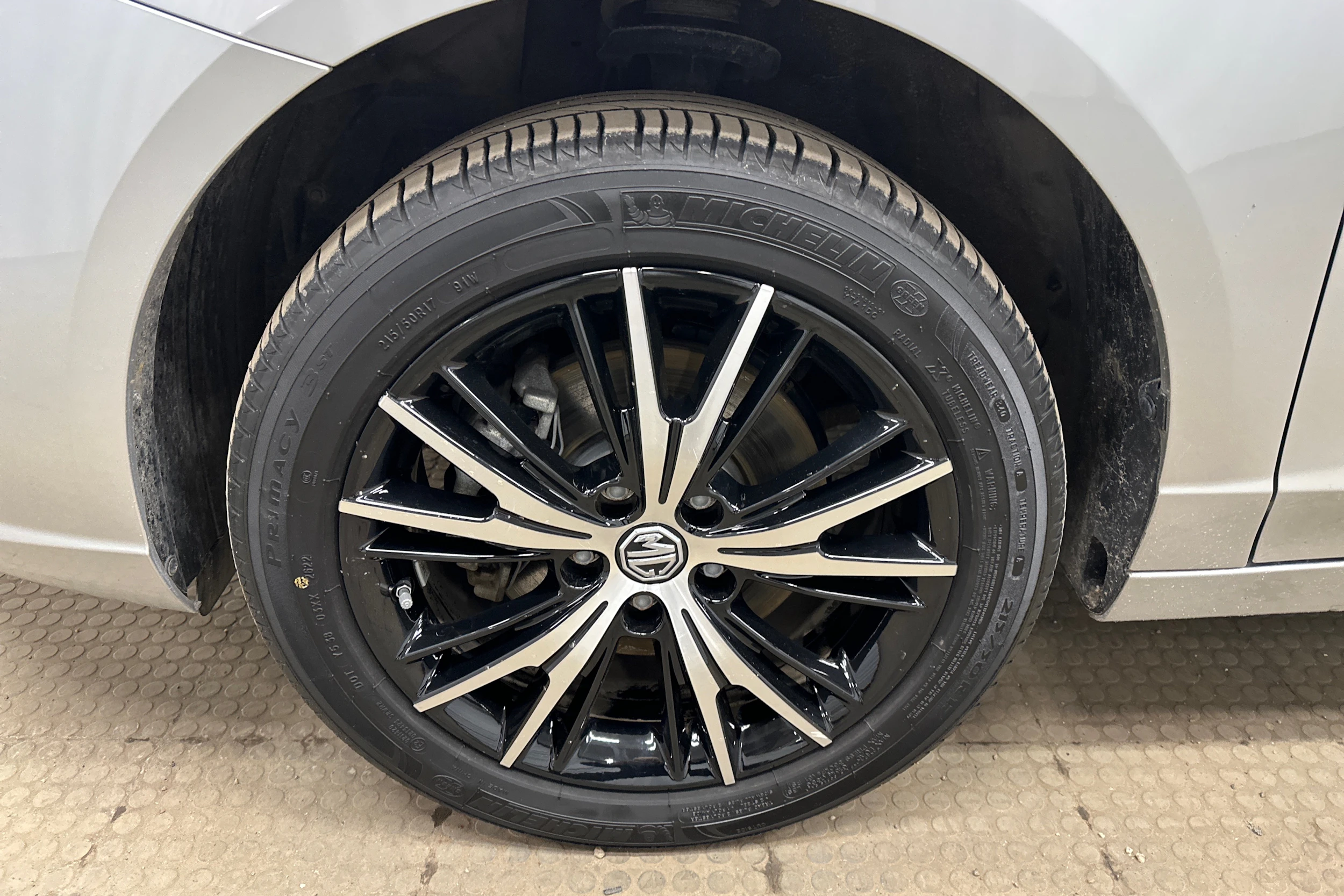 harmaa MG MG5 2022 kuva 10.