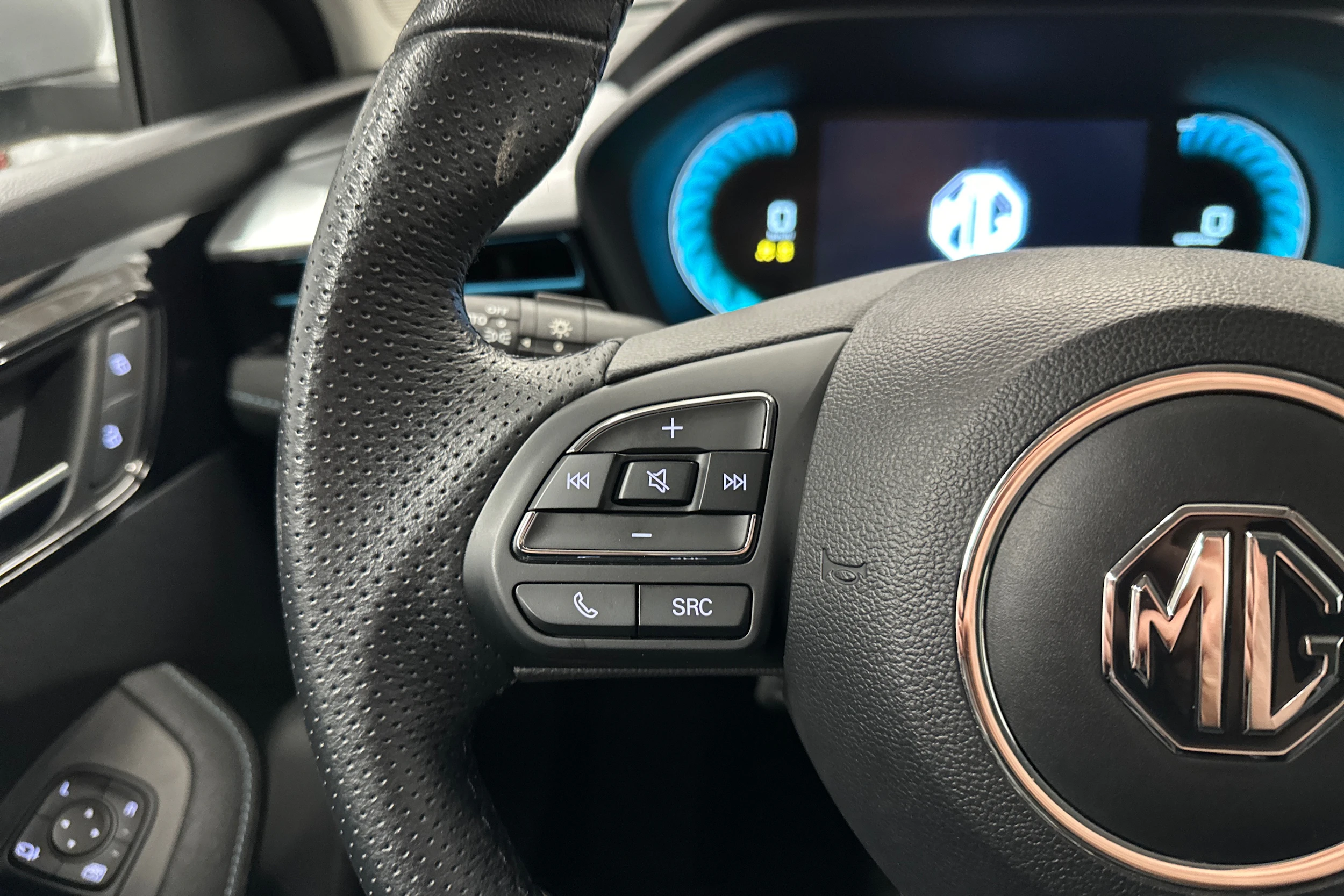 harmaa MG MG5 2022 kuva 11.