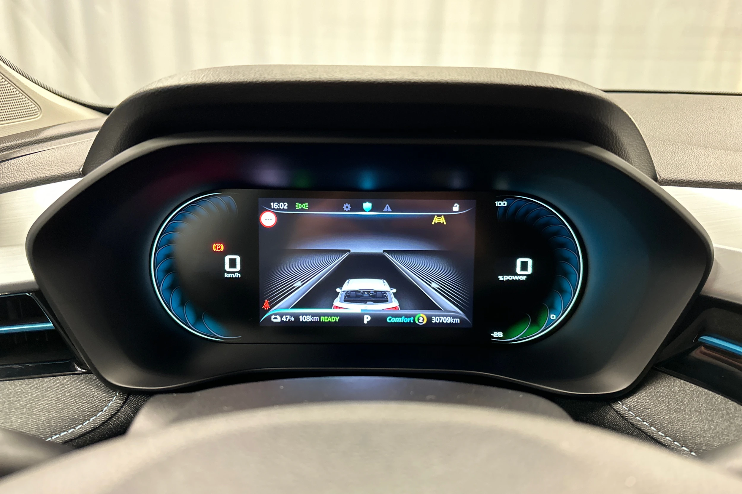 harmaa MG MG5 2022 kuva 13.