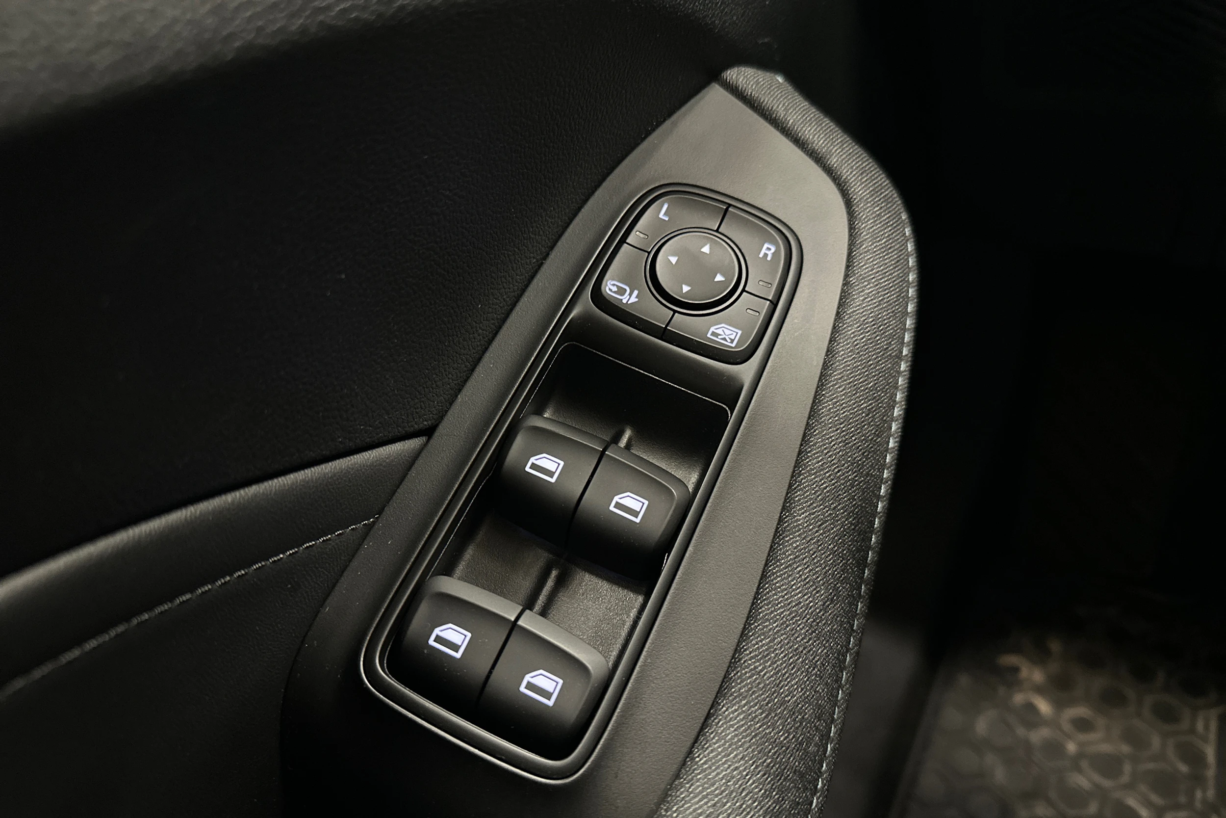 harmaa MG MG5 2022 kuva 14.