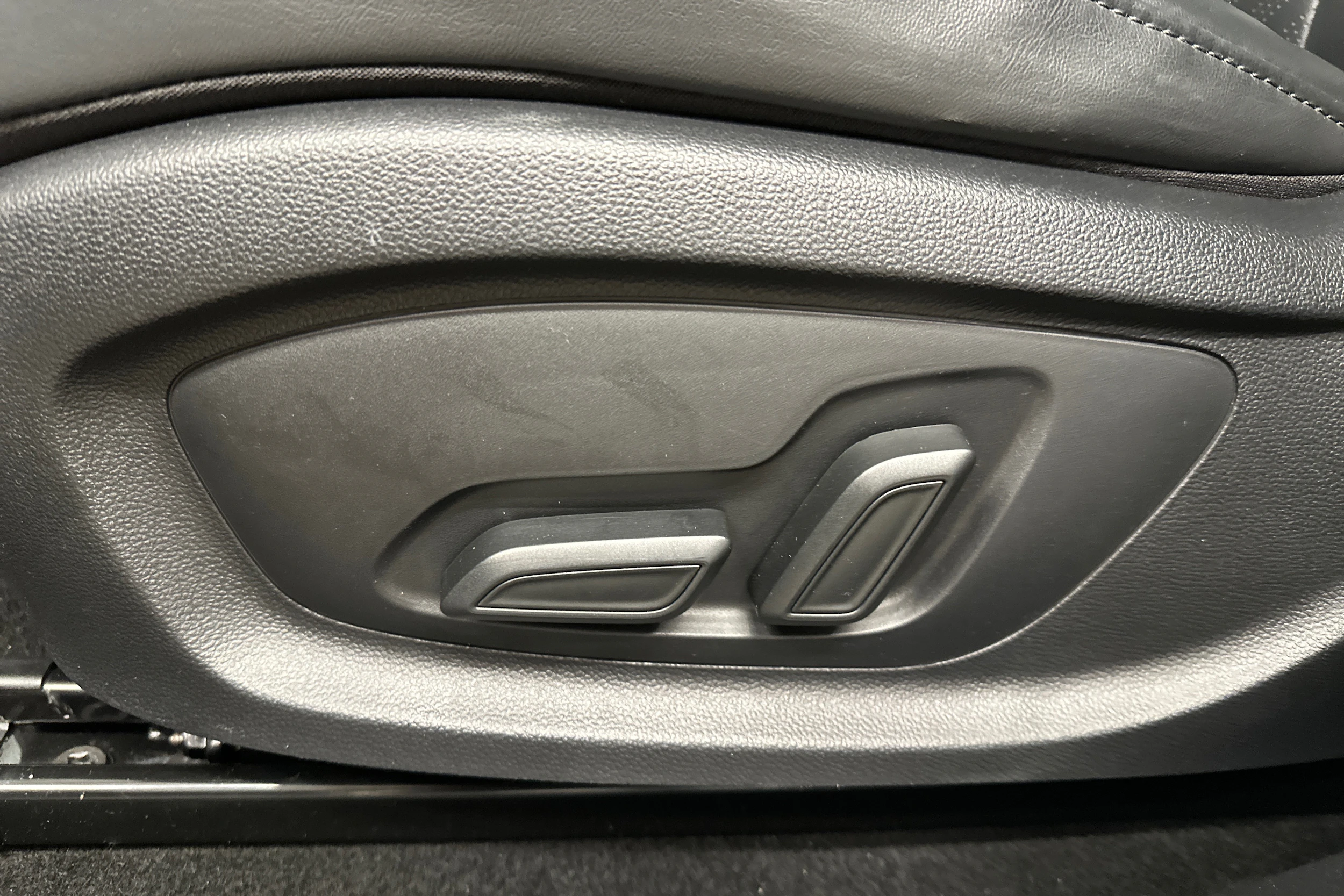 harmaa MG MG5 2022 kuva 23.