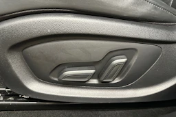 harmaa MG MG5 2022 kuva 23.