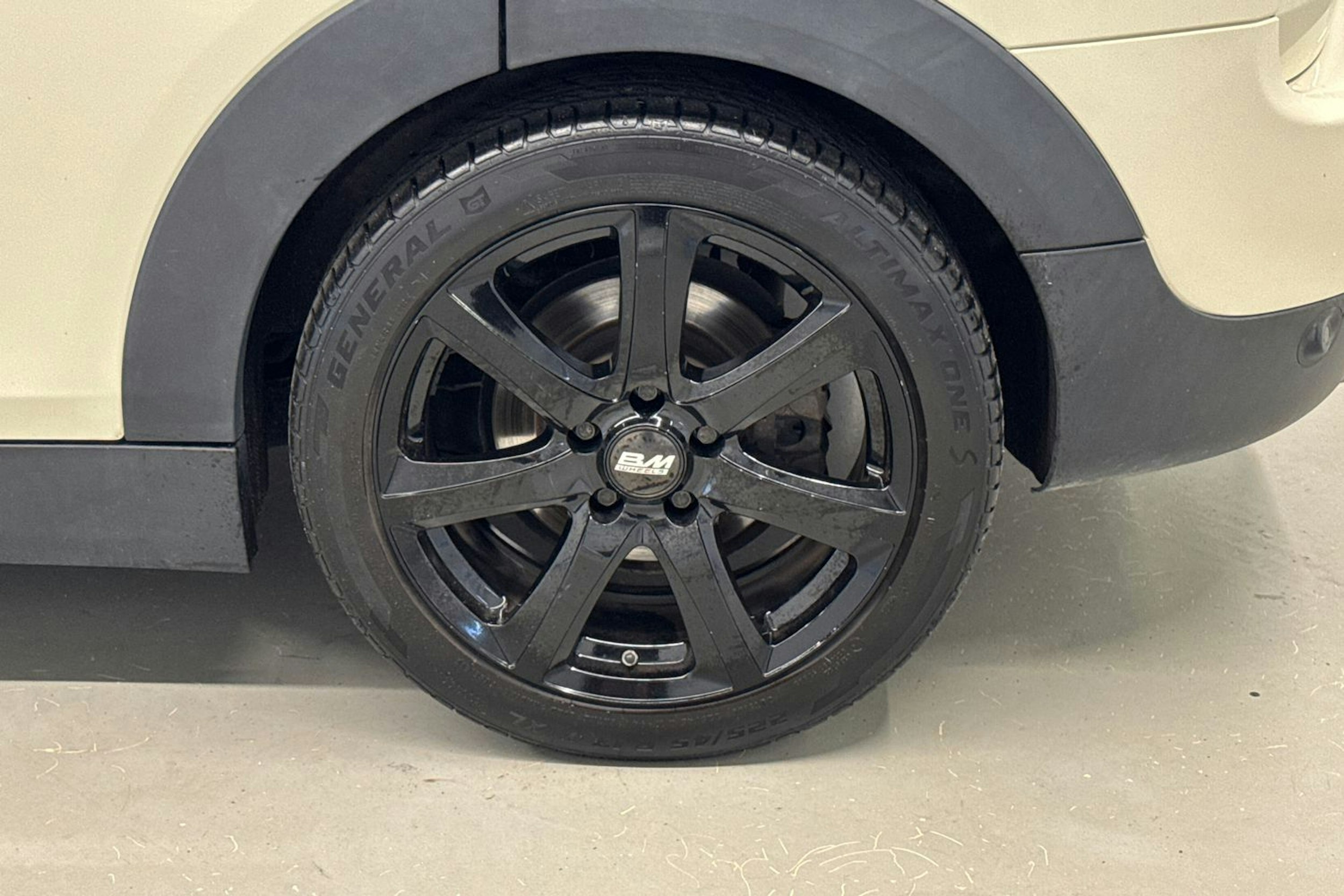 valkoinen Mini Clubman 2016 kuva 13.