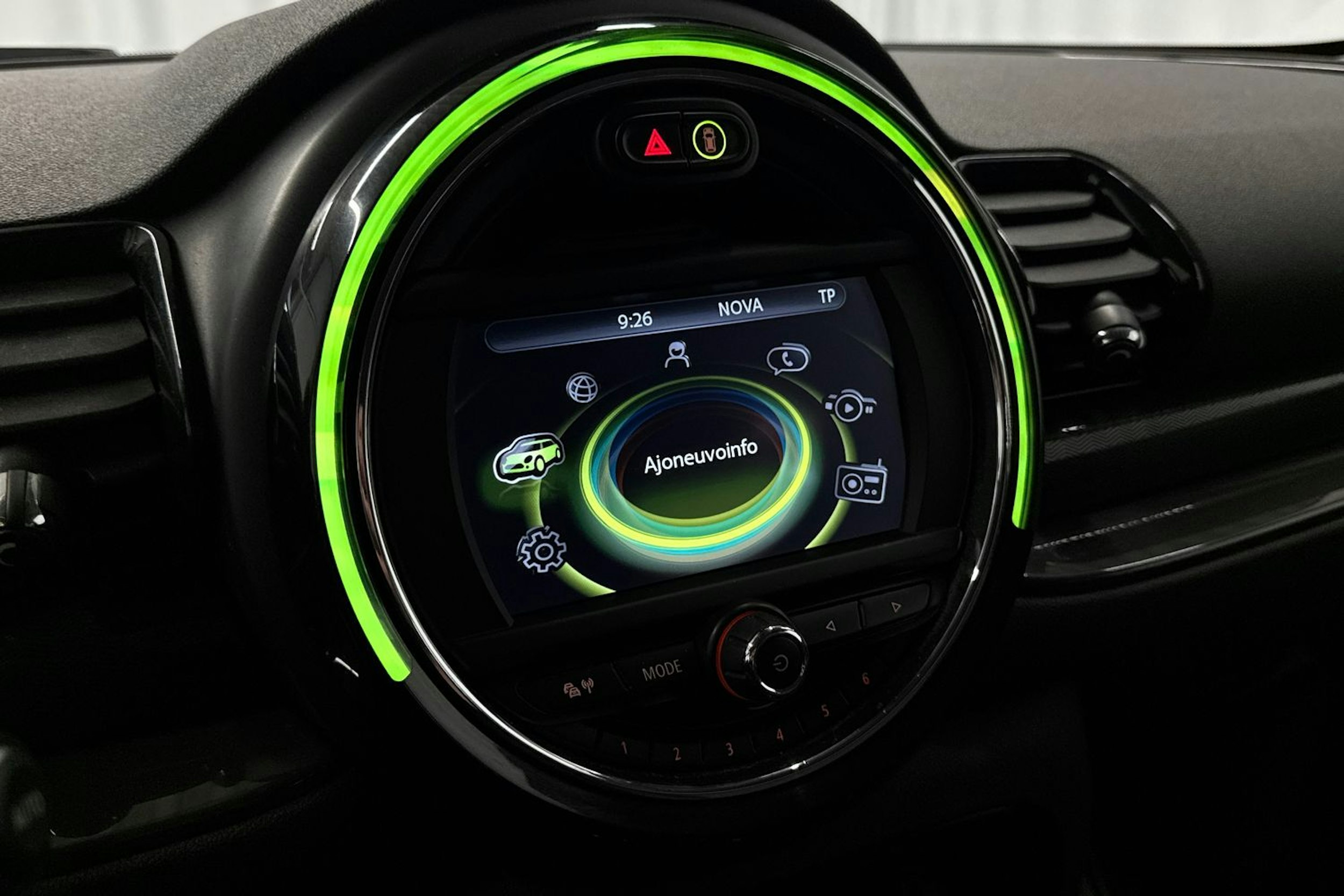 valkoinen Mini Clubman 2016 kuva 17.