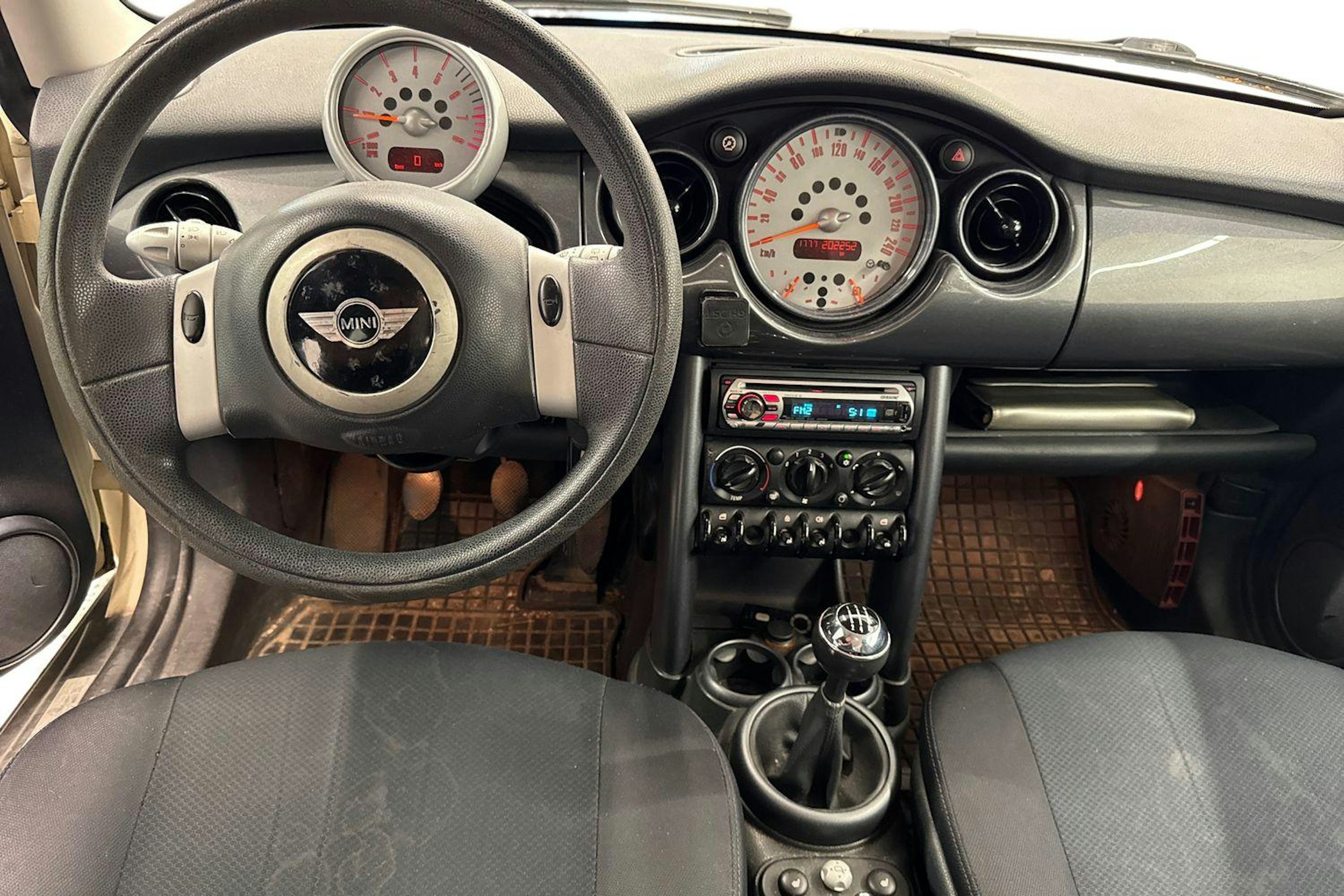 valkoinen Mini Cooper 2005 kuva 9.