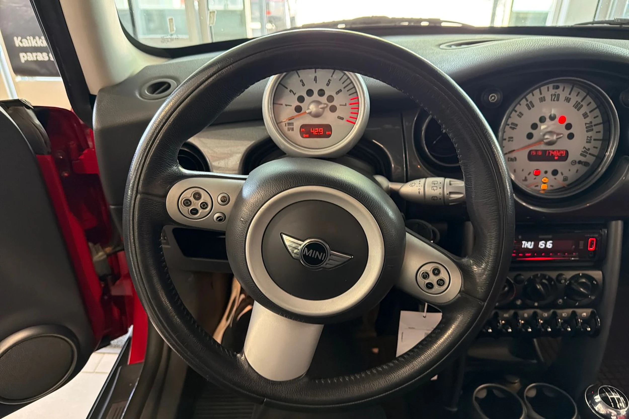 Punainen Mini Cooper 2006 kuva 13.