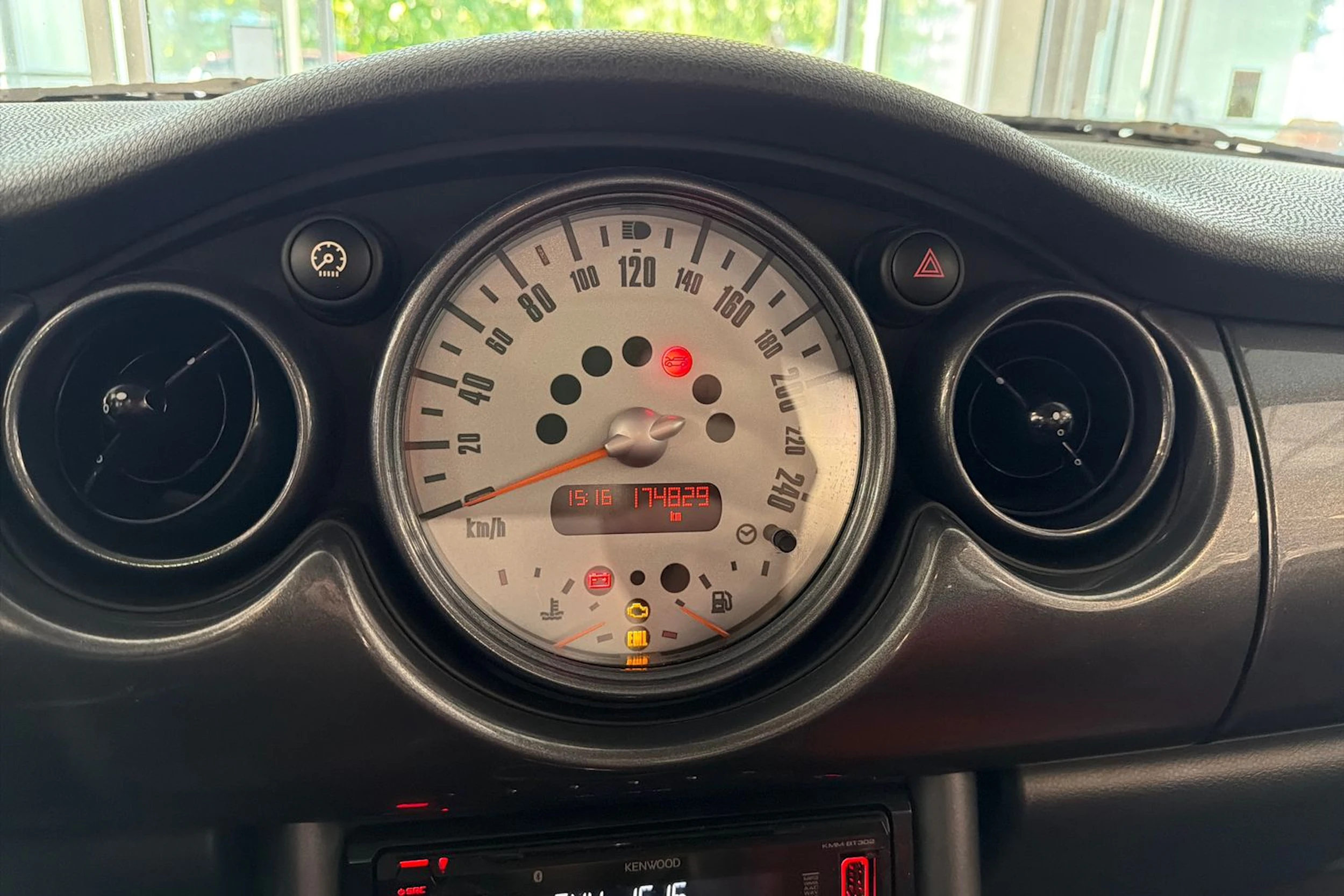 Punainen Mini Cooper 2006 kuva 14.