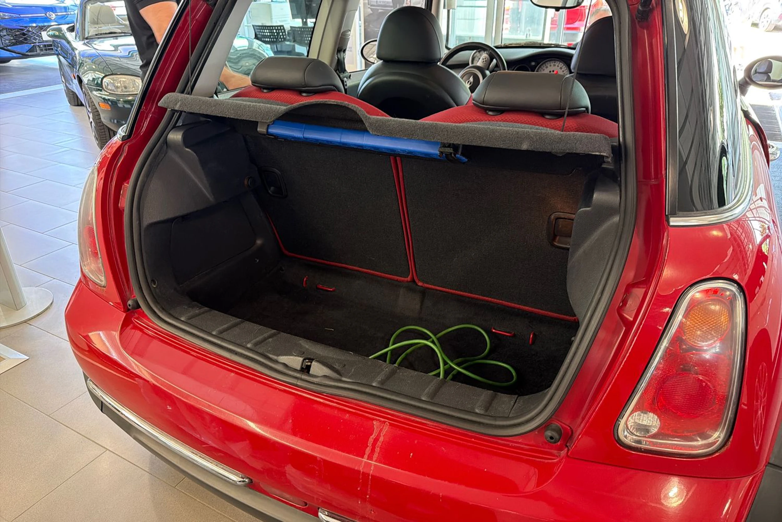 Punainen Mini Cooper 2006 kuva 22.