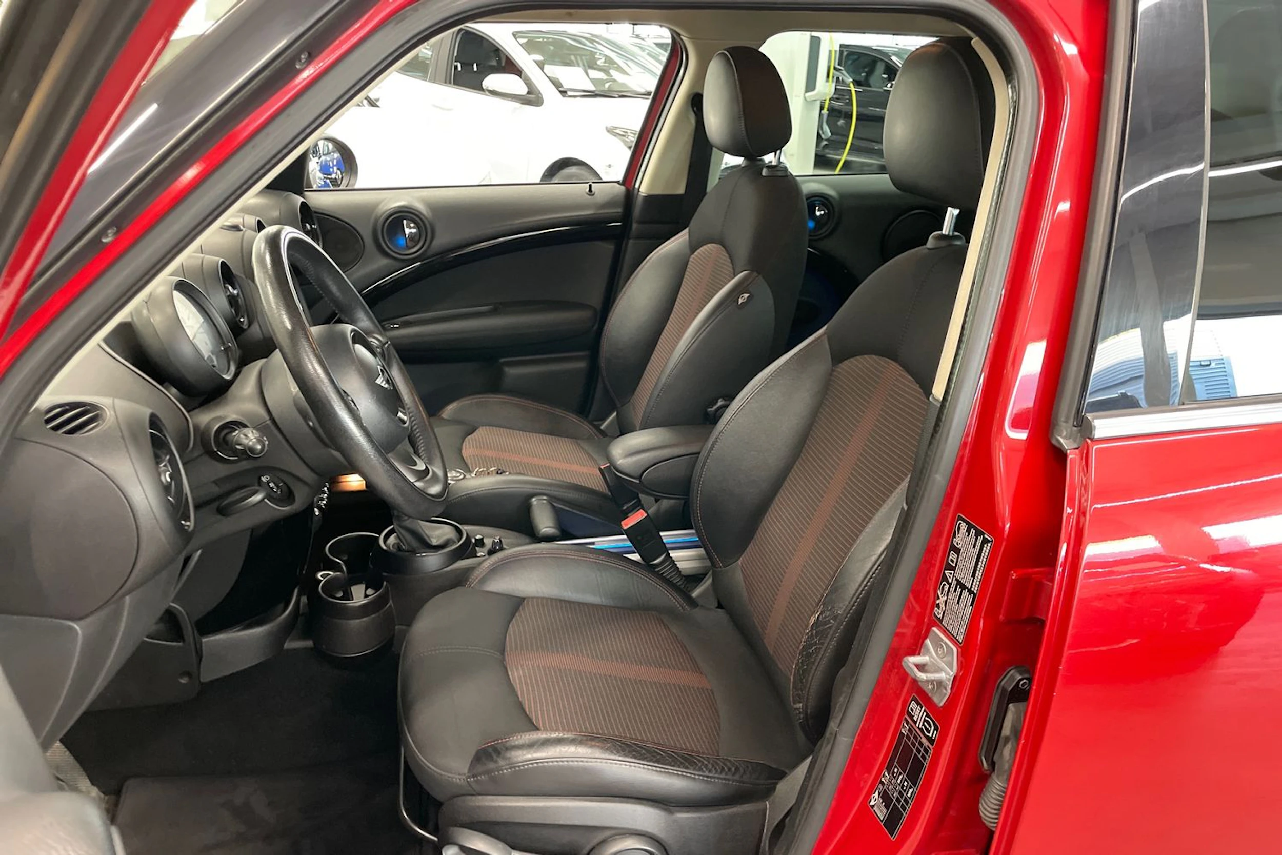punainen Mini Cooper 2013 kuva 11.