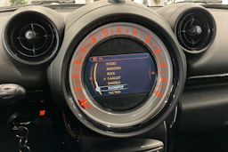 punainen Mini Cooper 2013 kuva 12.