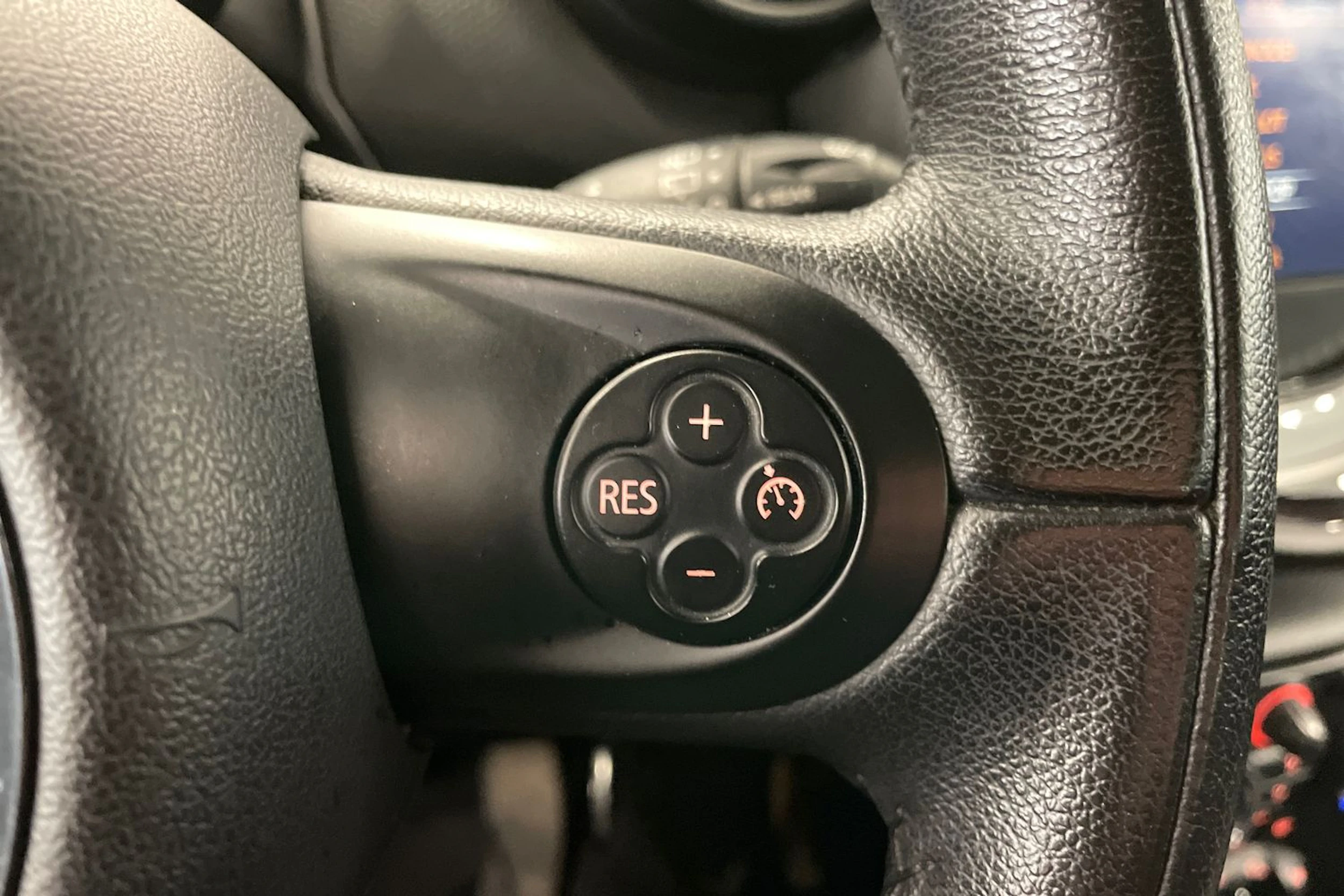 punainen Mini Cooper 2013 kuva 14.